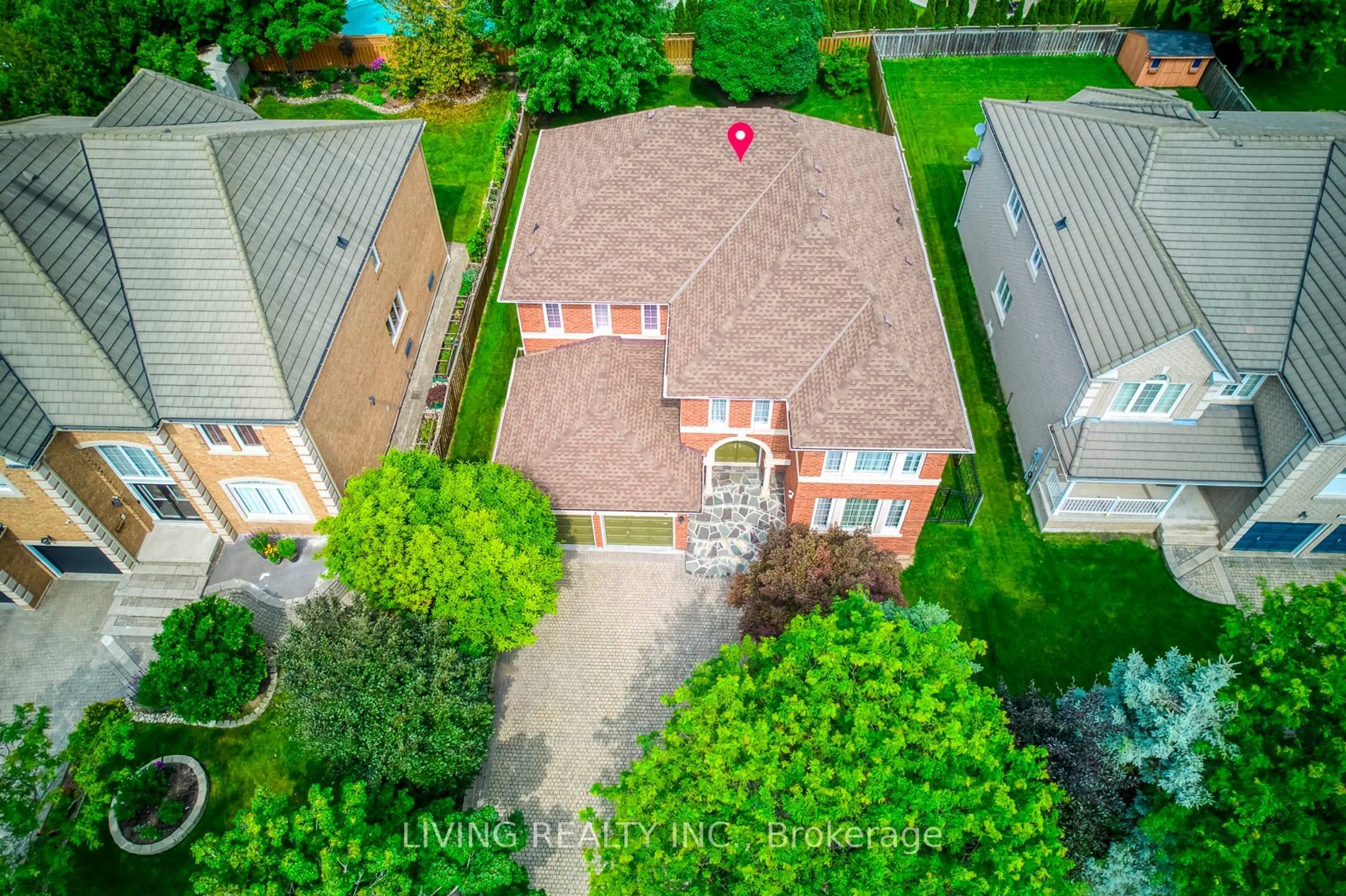 Frontside or backside of a home for 2221 Robinwood Crt, Mississauga Ontario L5M 5B8