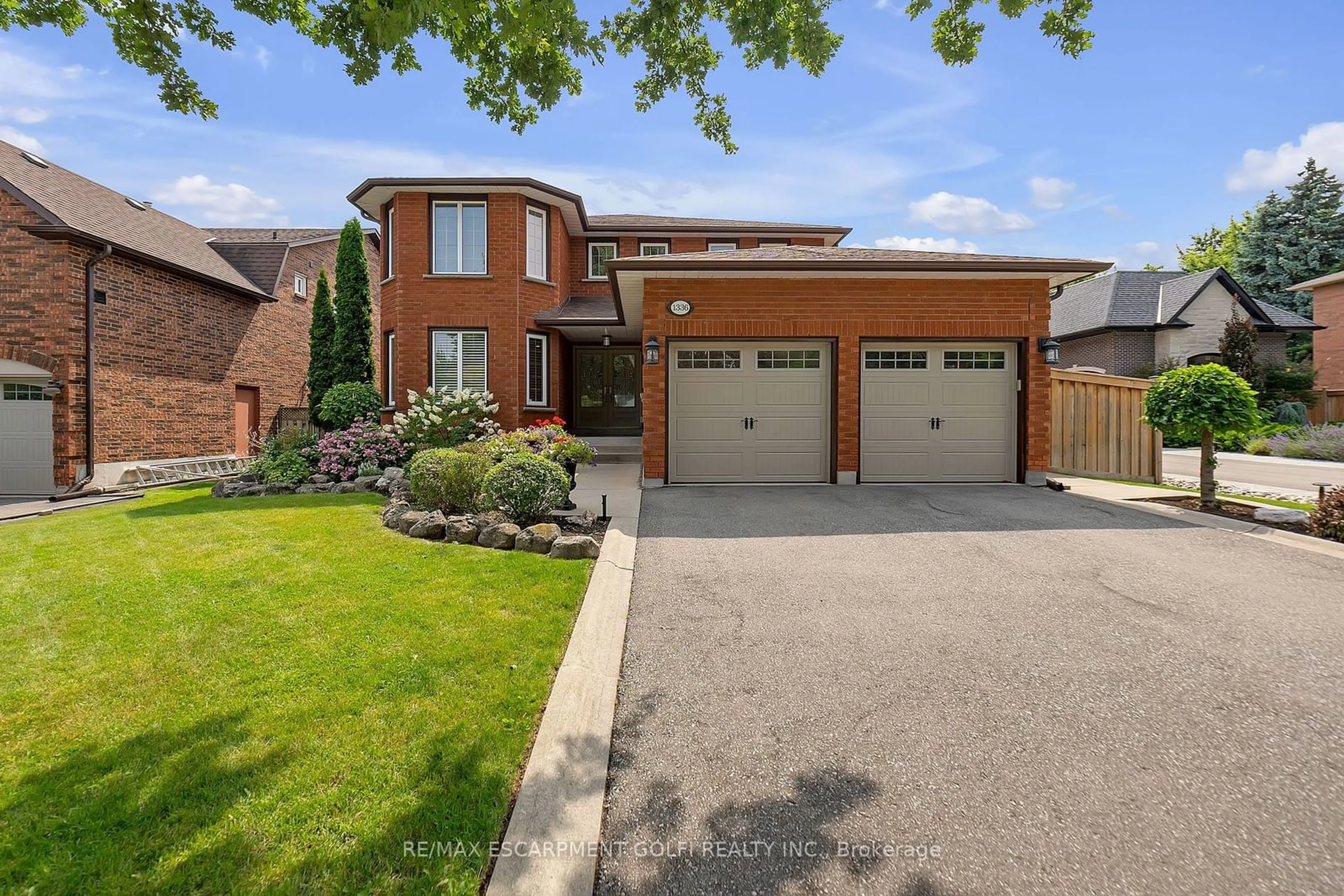 Home with brick exterior material for 1336 Clearview Dr, Oakville Ontario L6J 6X7