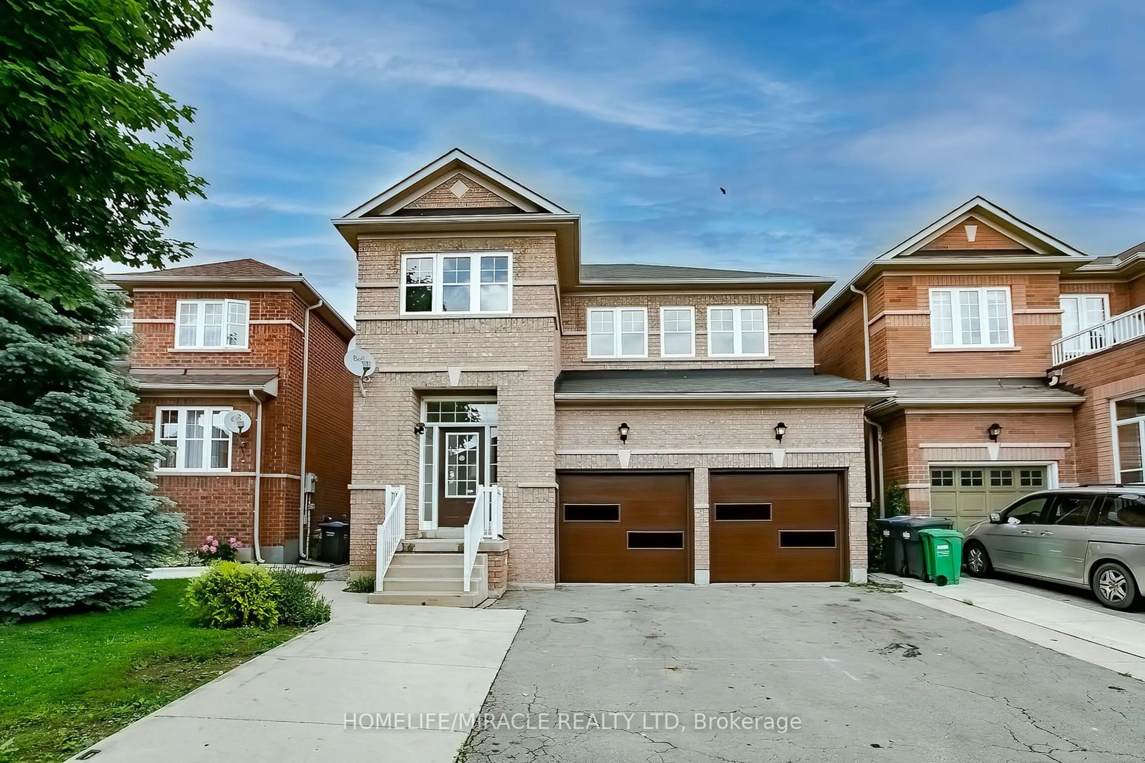 Home with brick exterior material for 7 Stephanie Ave, Brampton Ontario L6Y 5N3