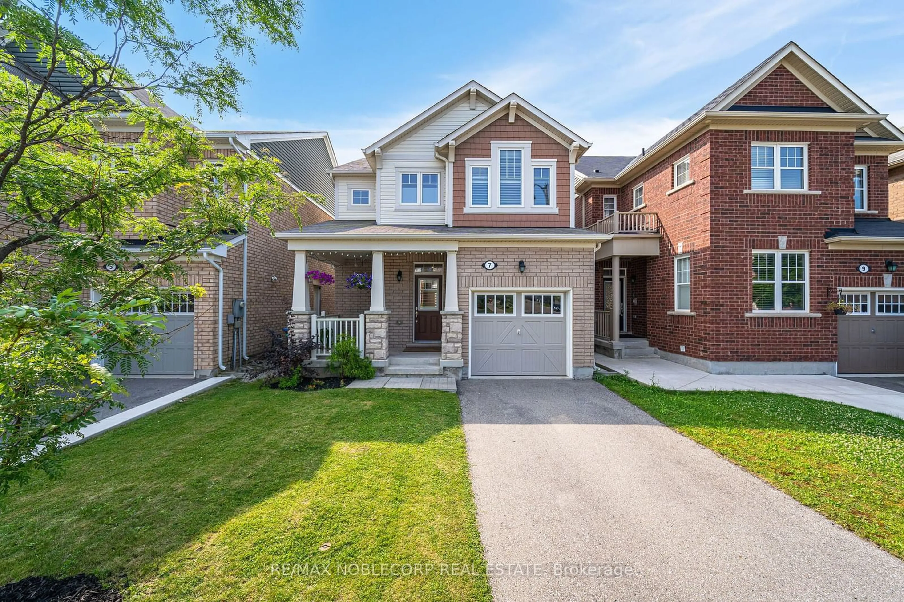 Home with brick exterior material for 7 Giltspur Rd, Brampton Ontario L7A 0Y9