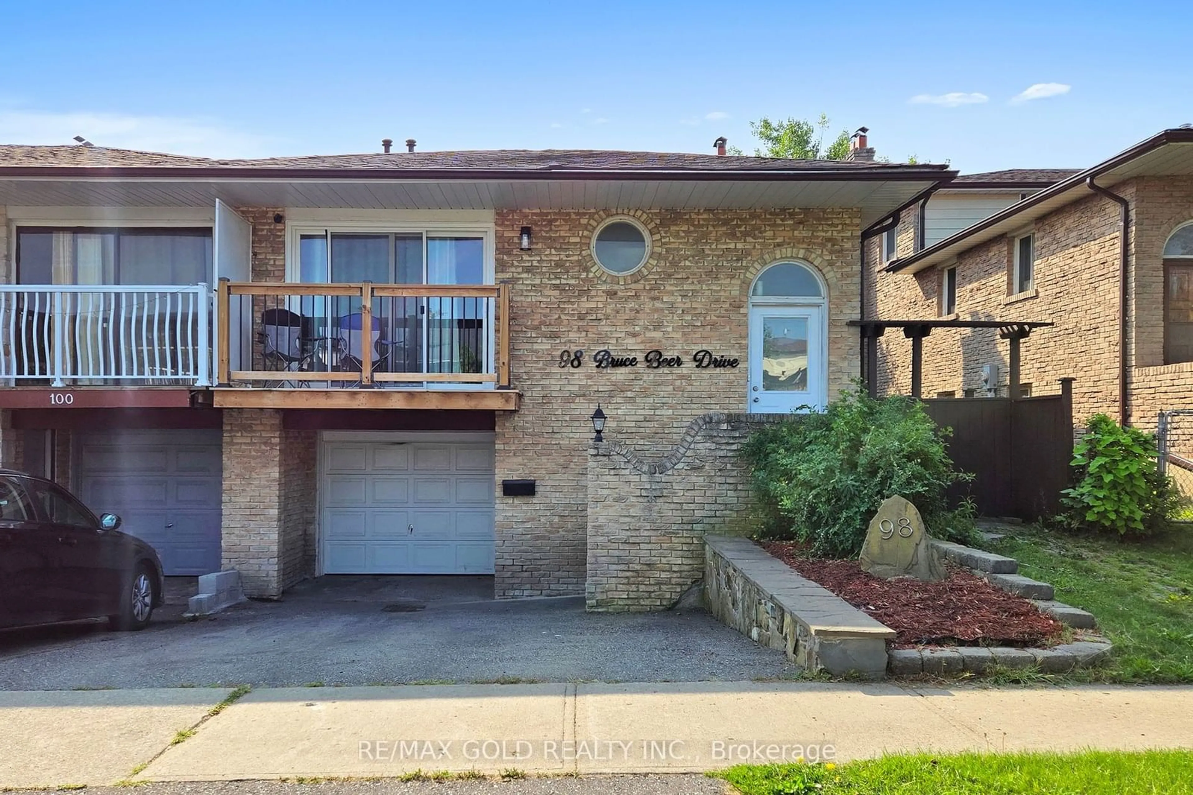 A pic from exterior of the house or condo for 98 Bruce Beer Dr, Brampton Ontario L6V 2W9