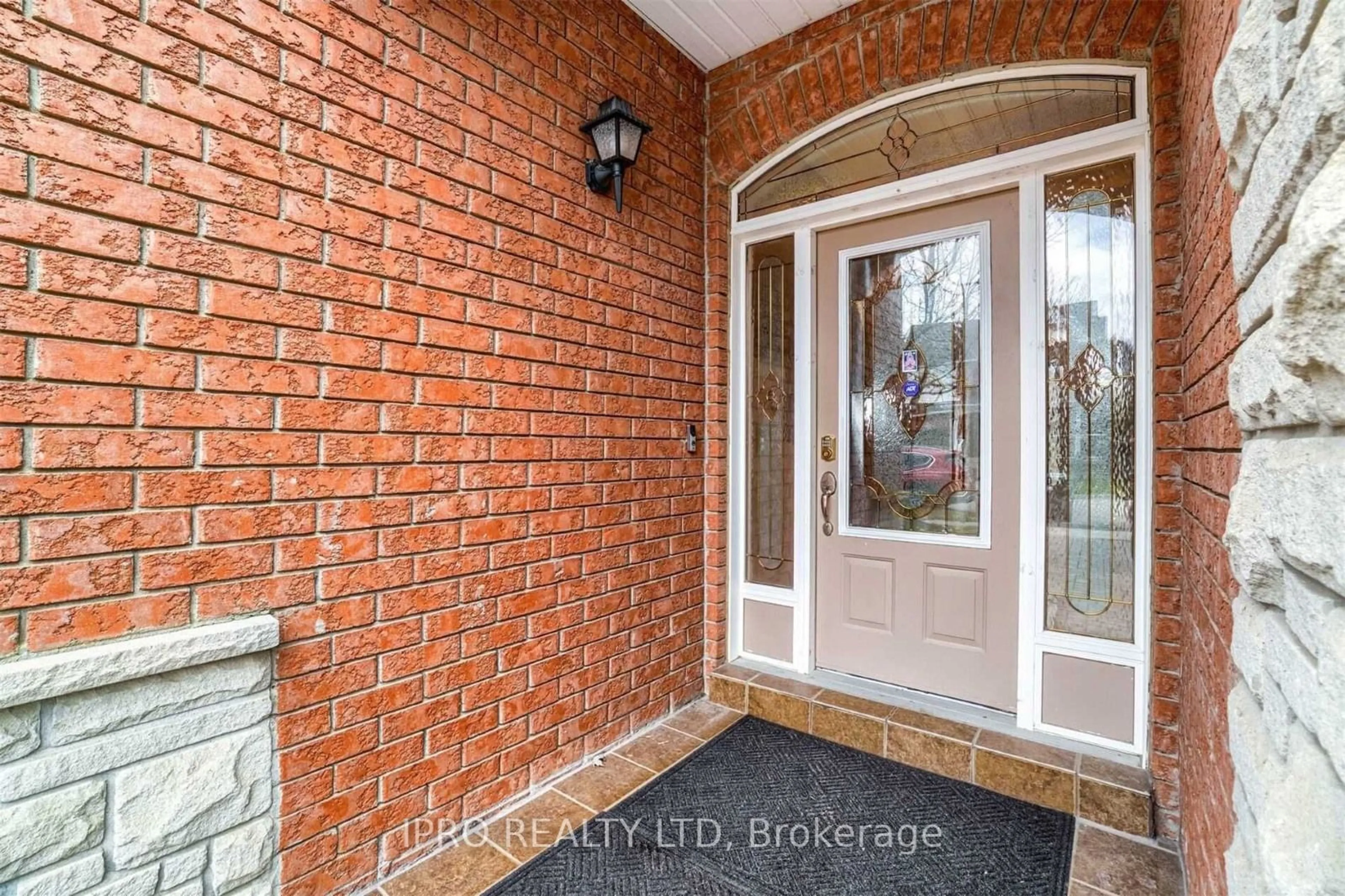 Indoor entryway for 36 Brambirch Cres, Brampton Ontario L7A 1V1