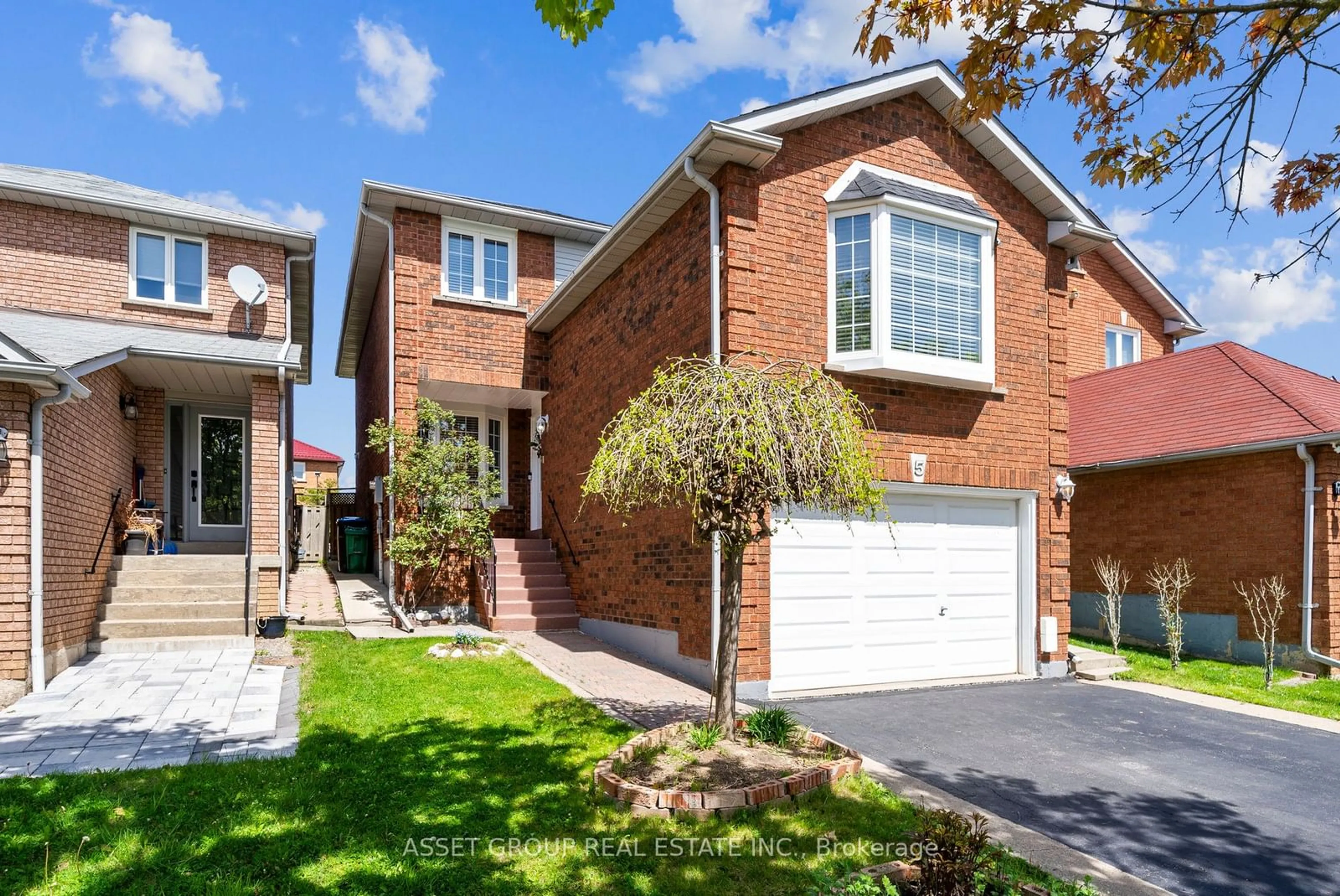 Home with brick exterior material for 5 Cranberry Cres, Brampton Ontario L6Y 4P6