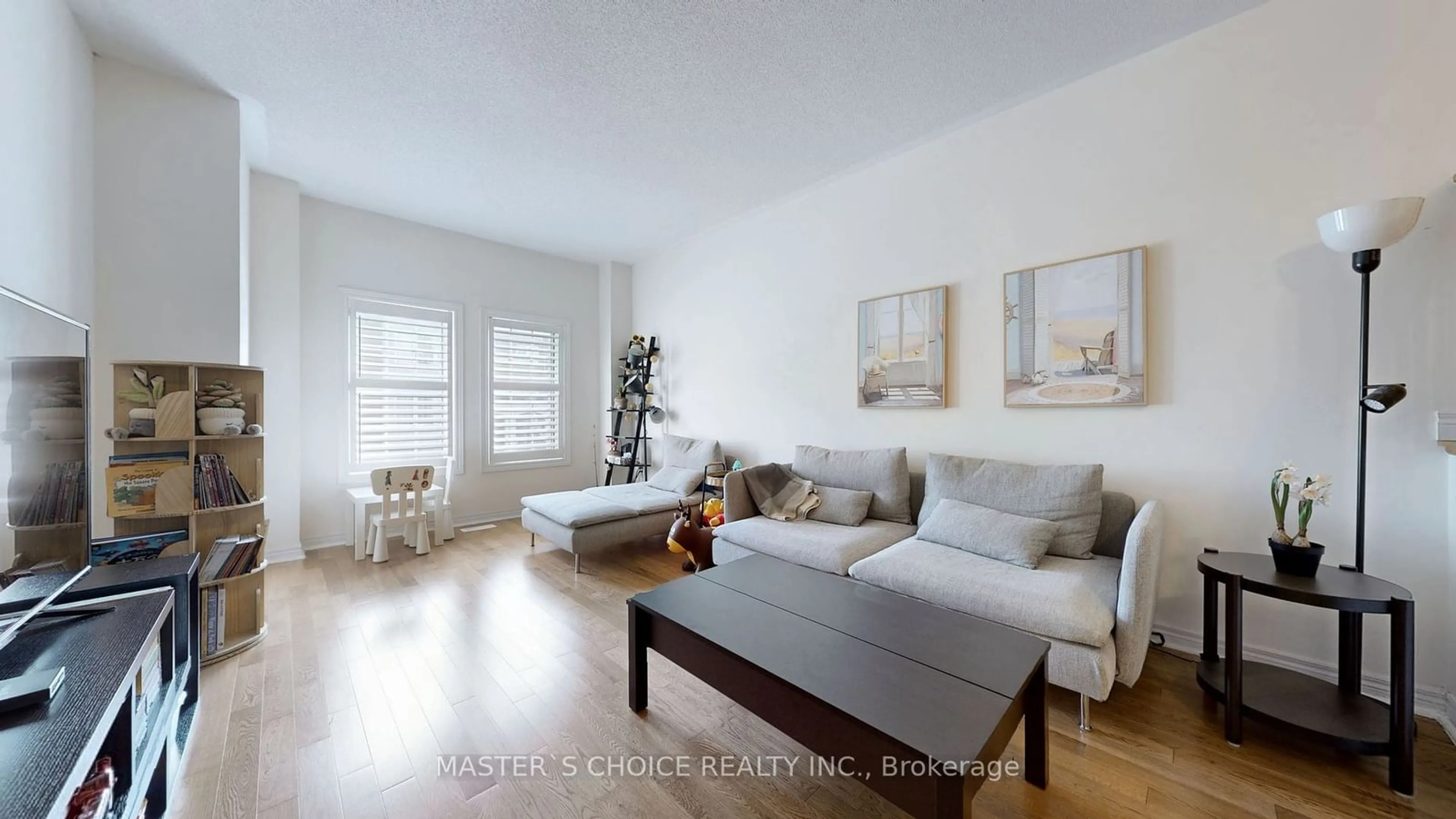 Living room for 230 Paisley Blvd #26, Mississauga Ontario L5B 0C5