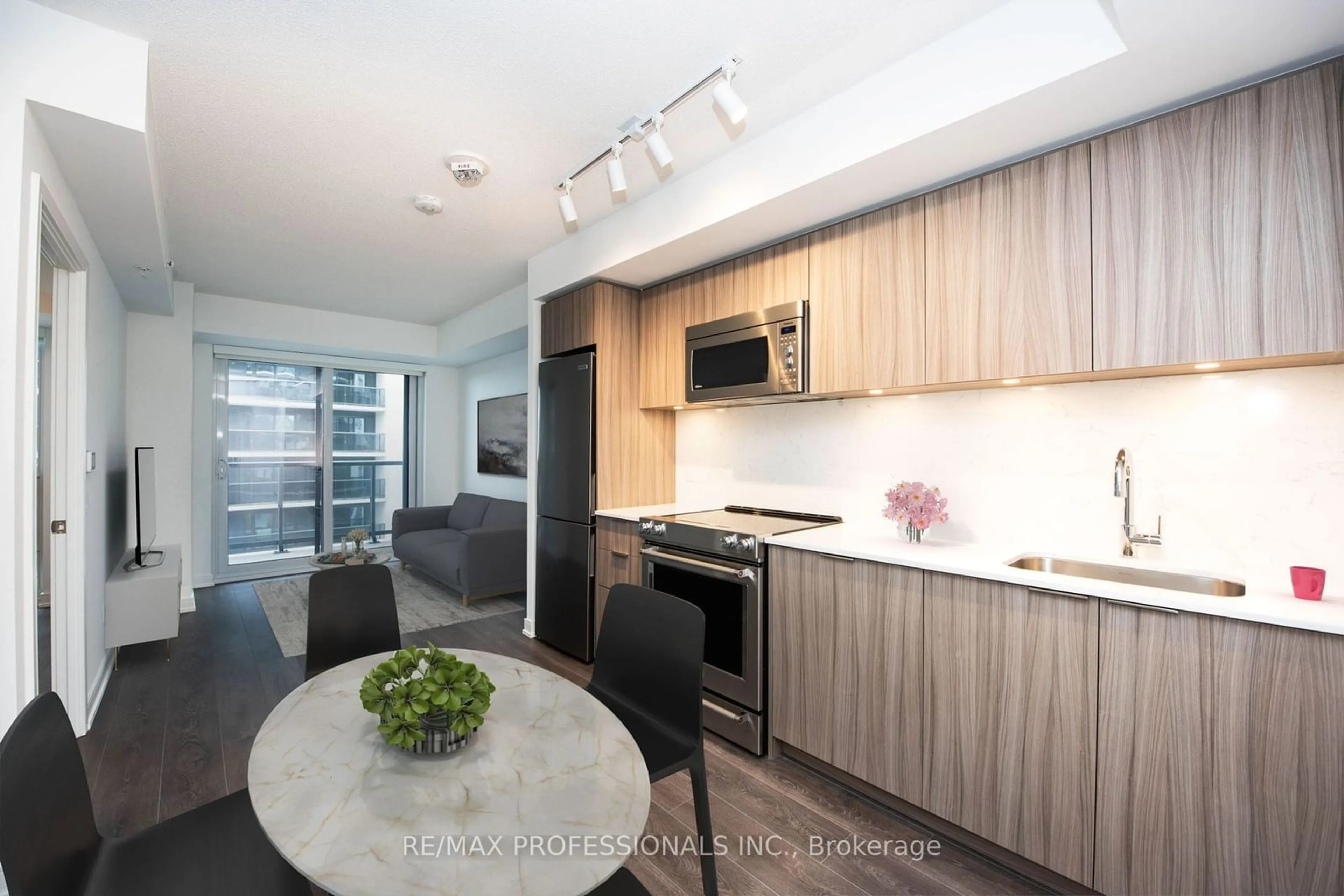 Standard kitchen for 30 Samuel Wood Way #1505, Toronto Ontario M9B 0C5