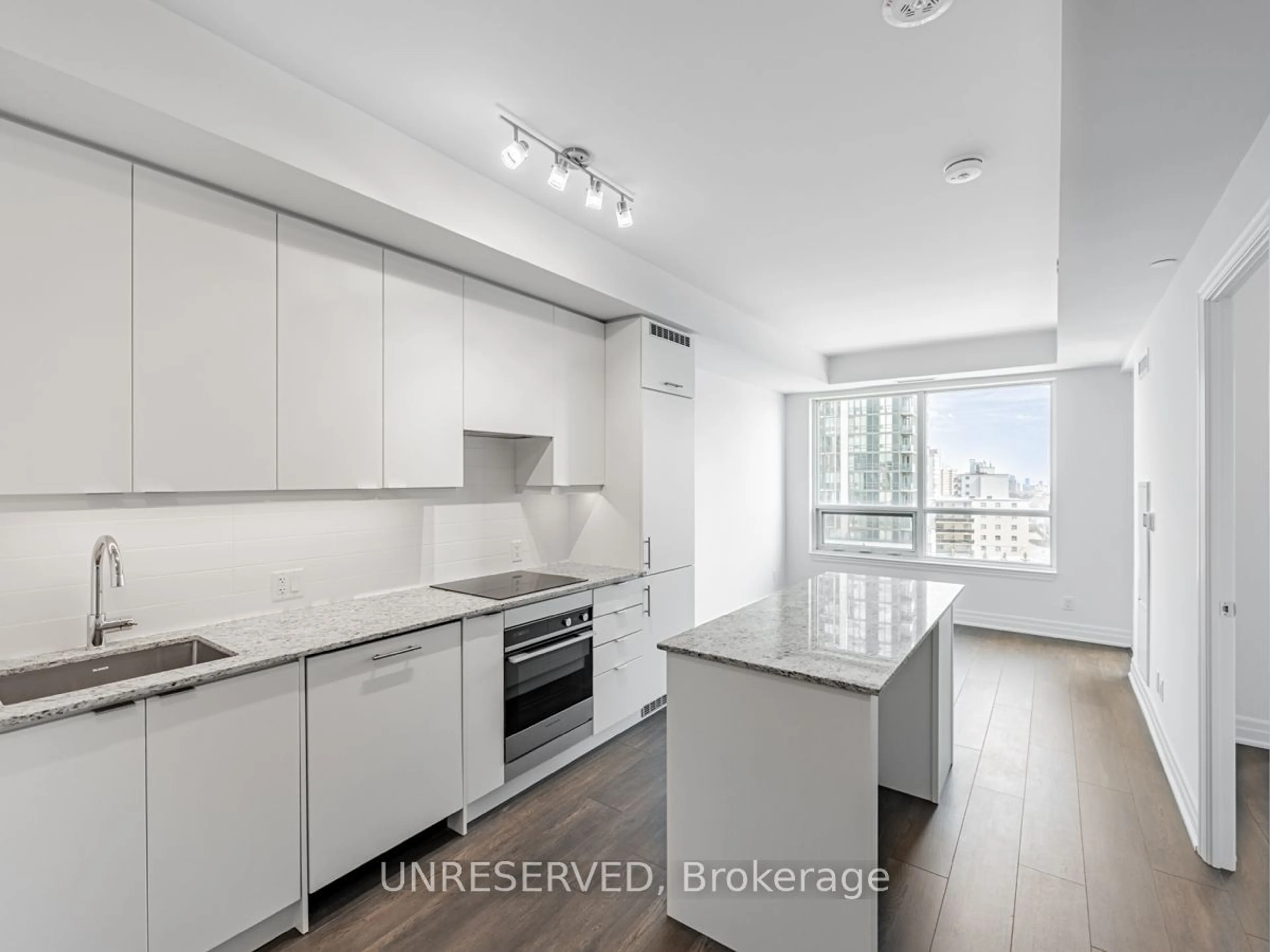 Standard kitchen for 36 elm Dr #706, Mississauga Ontario L5B 0N3