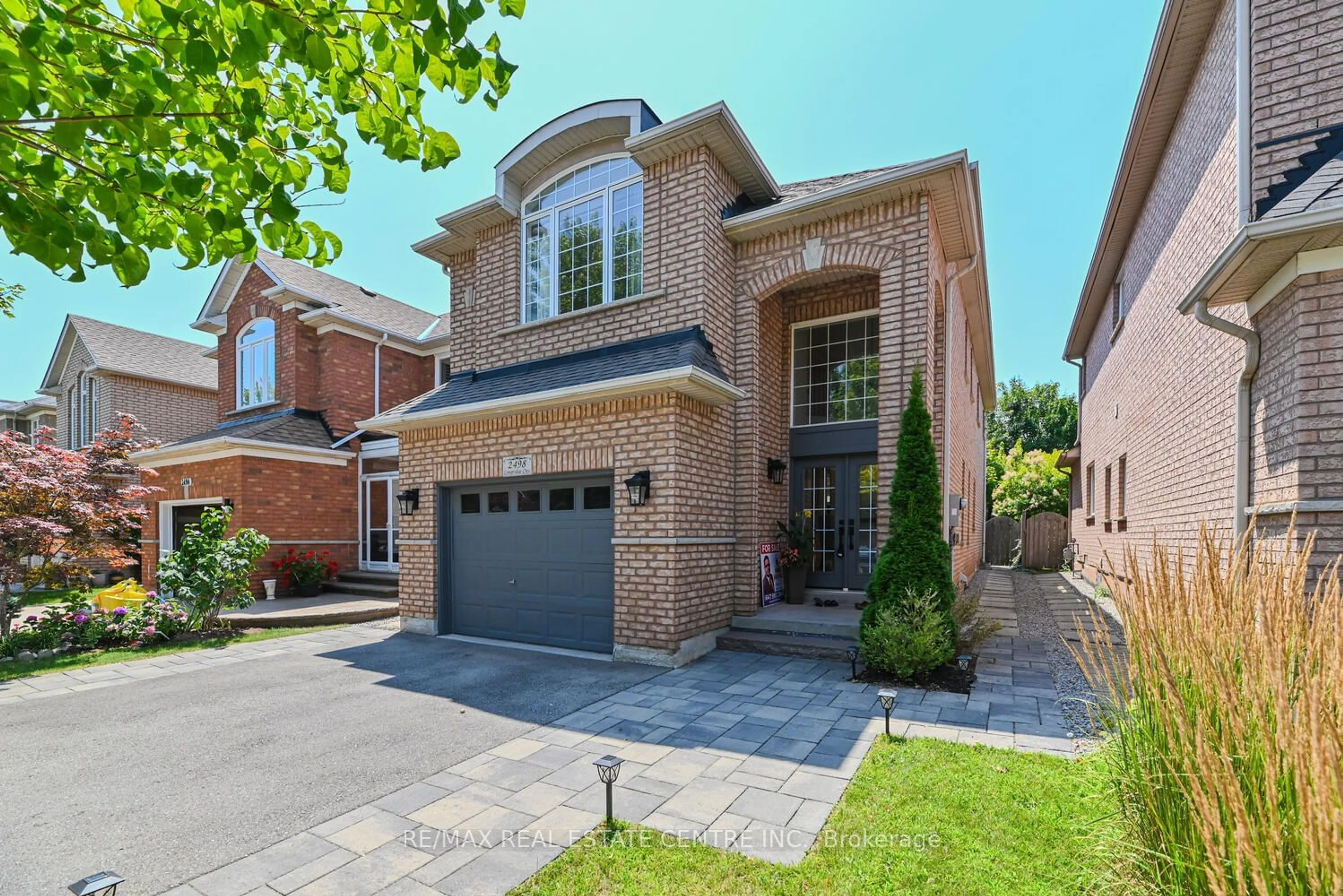 Home with brick exterior material for 2498 Longridge Cres, Oakville Ontario L6H 6S2