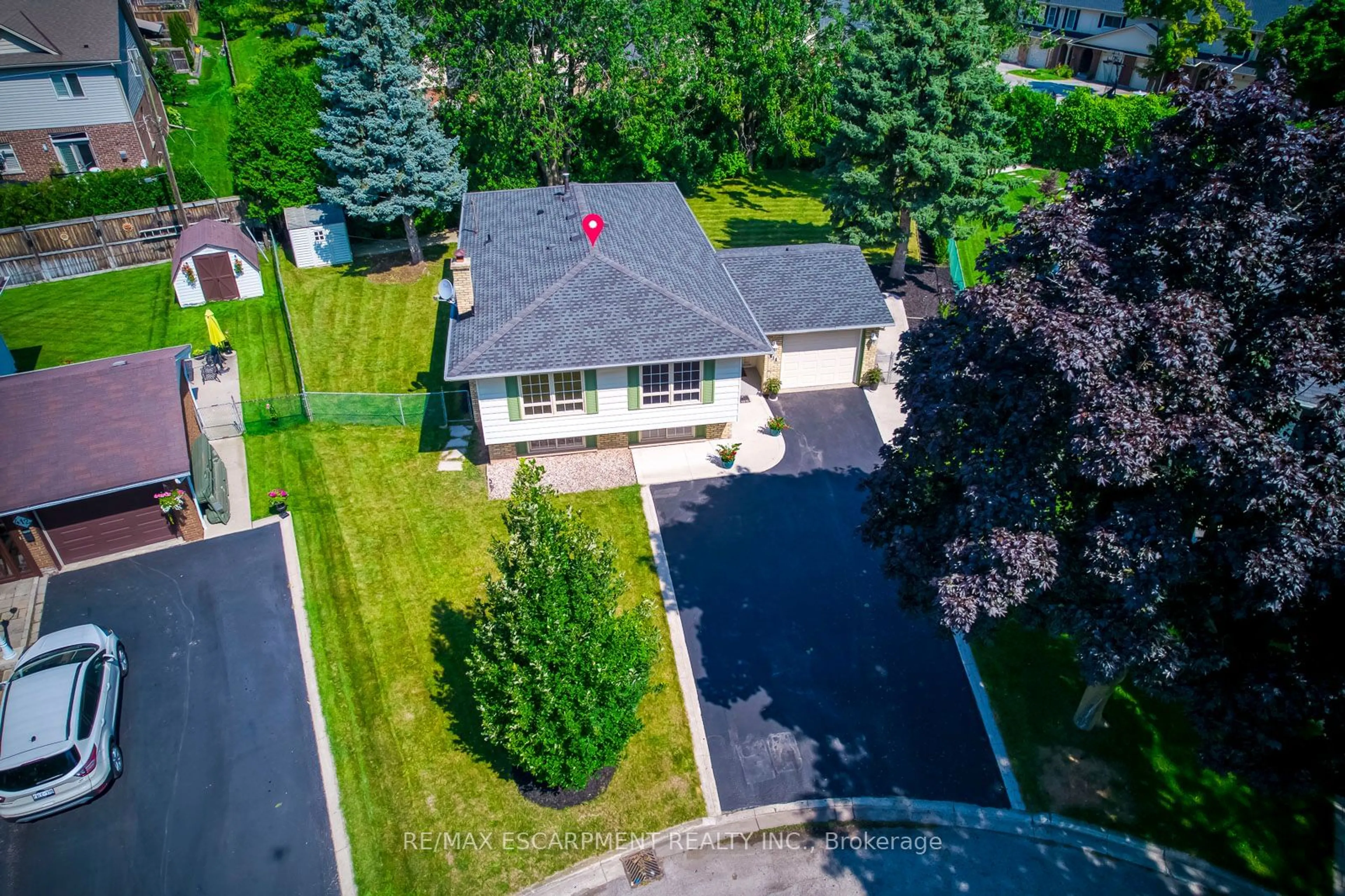 Frontside or backside of a home for 414 Bryant Cres, Burlington Ontario L7L 3Z6