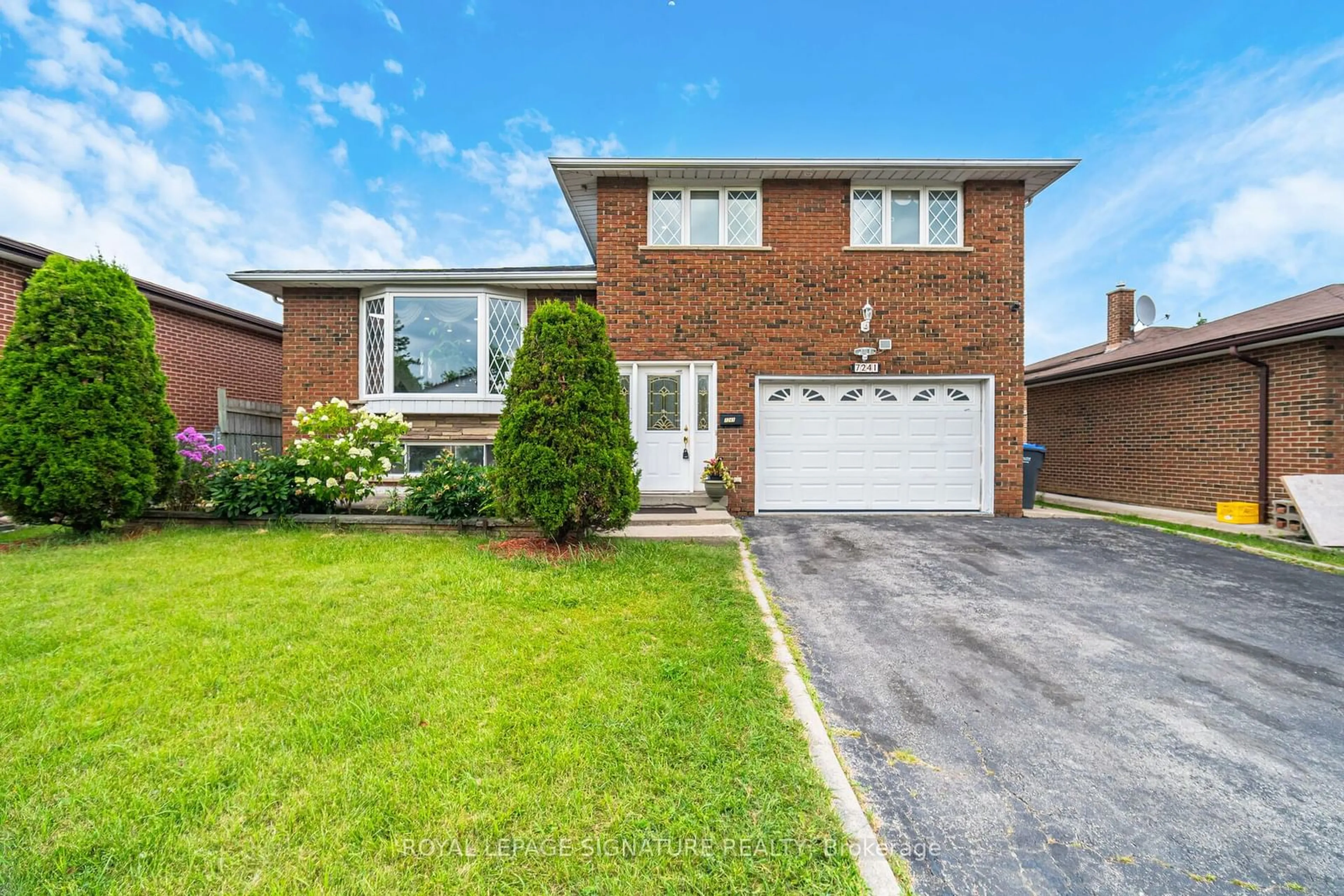 Home with brick exterior material for 7241 Custer Cres, Mississauga Ontario L4T 3B1