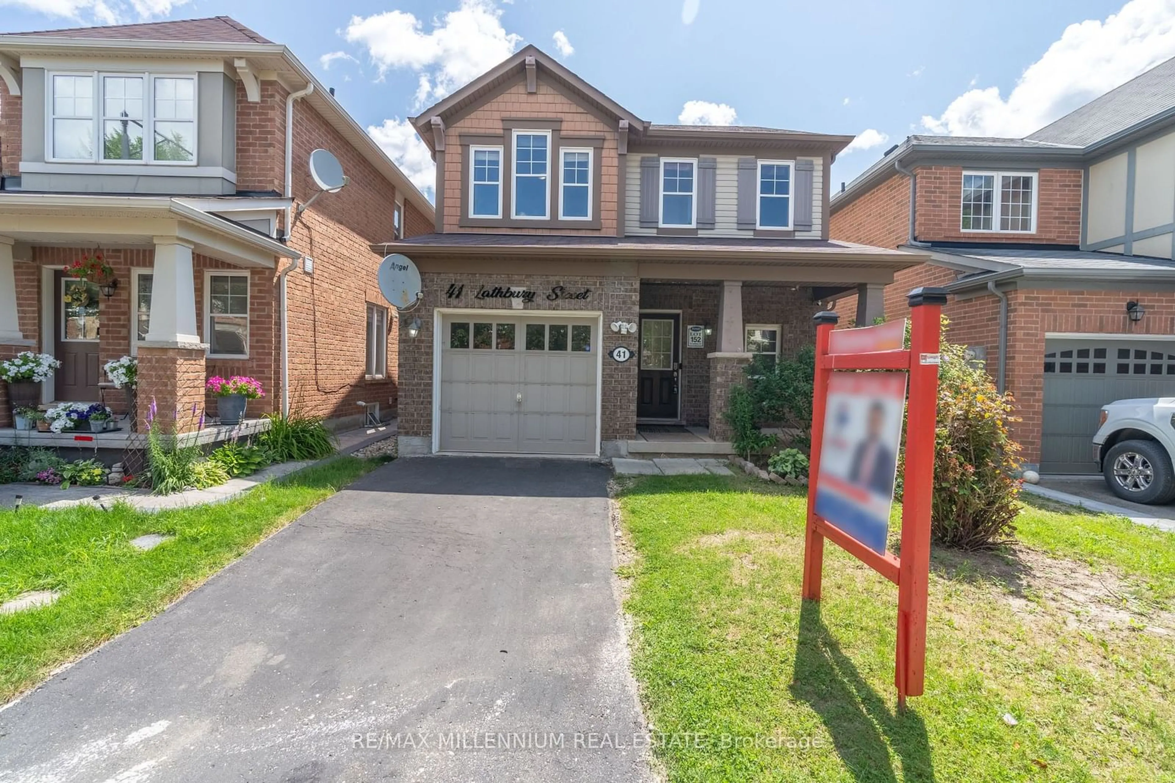 Frontside or backside of a home for 41 Lathbury St, Brampton Ontario L7A 0R8