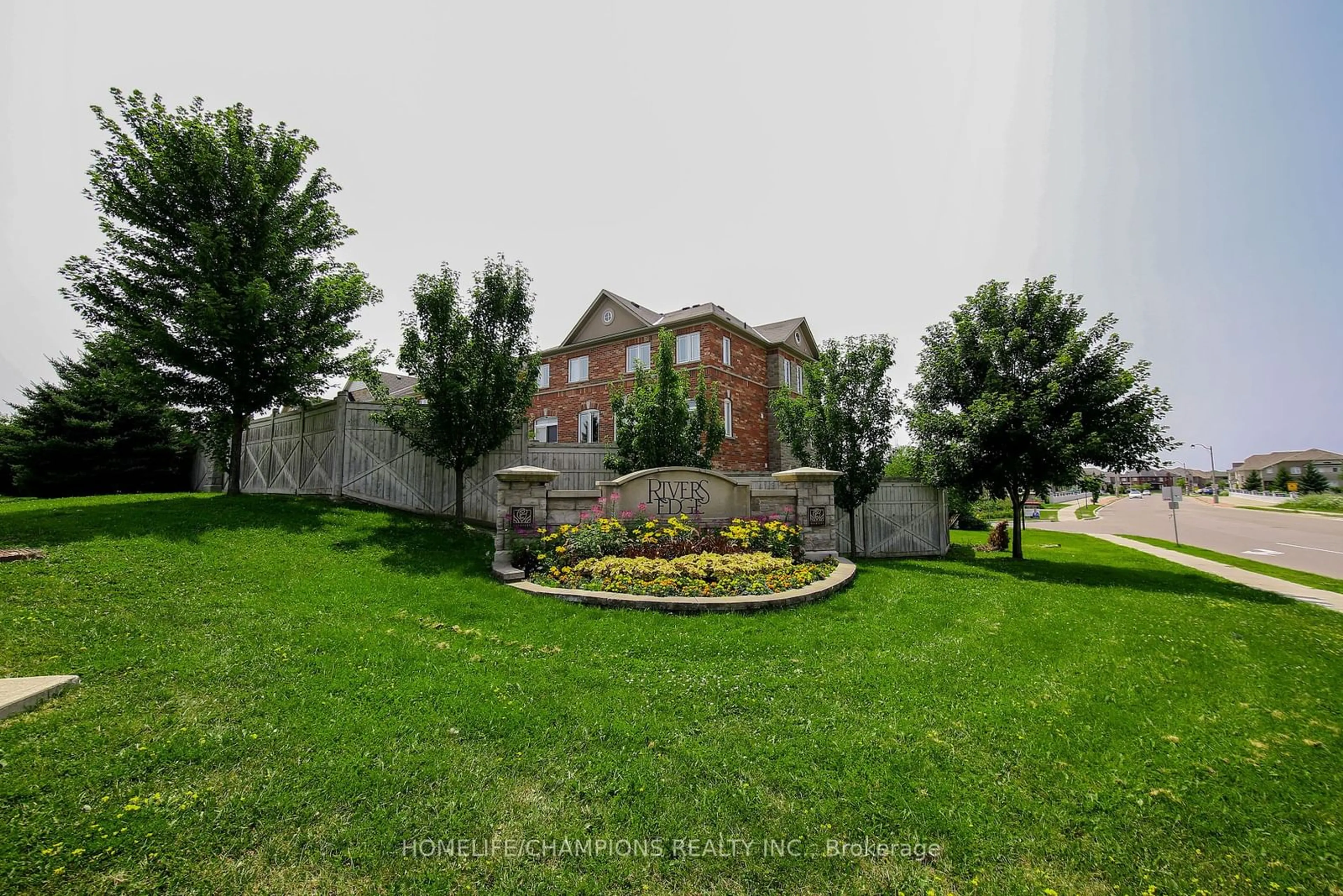 Fenced yard for 2 Saint Grace Crt, Brampton Ontario L6P 3B8