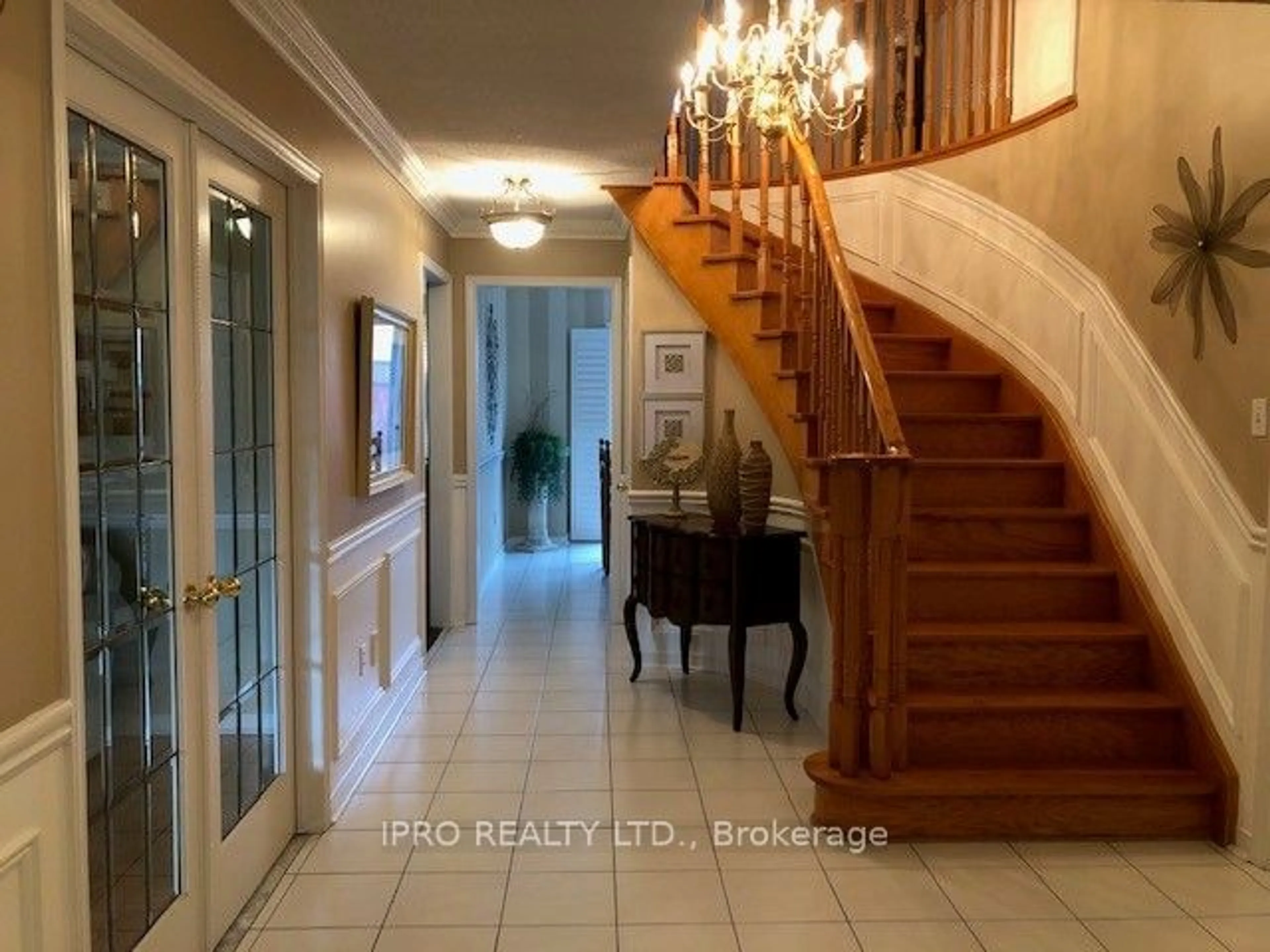 Indoor foyer for 4581 Crosswinds Dr, Mississauga Ontario L5V 1G4