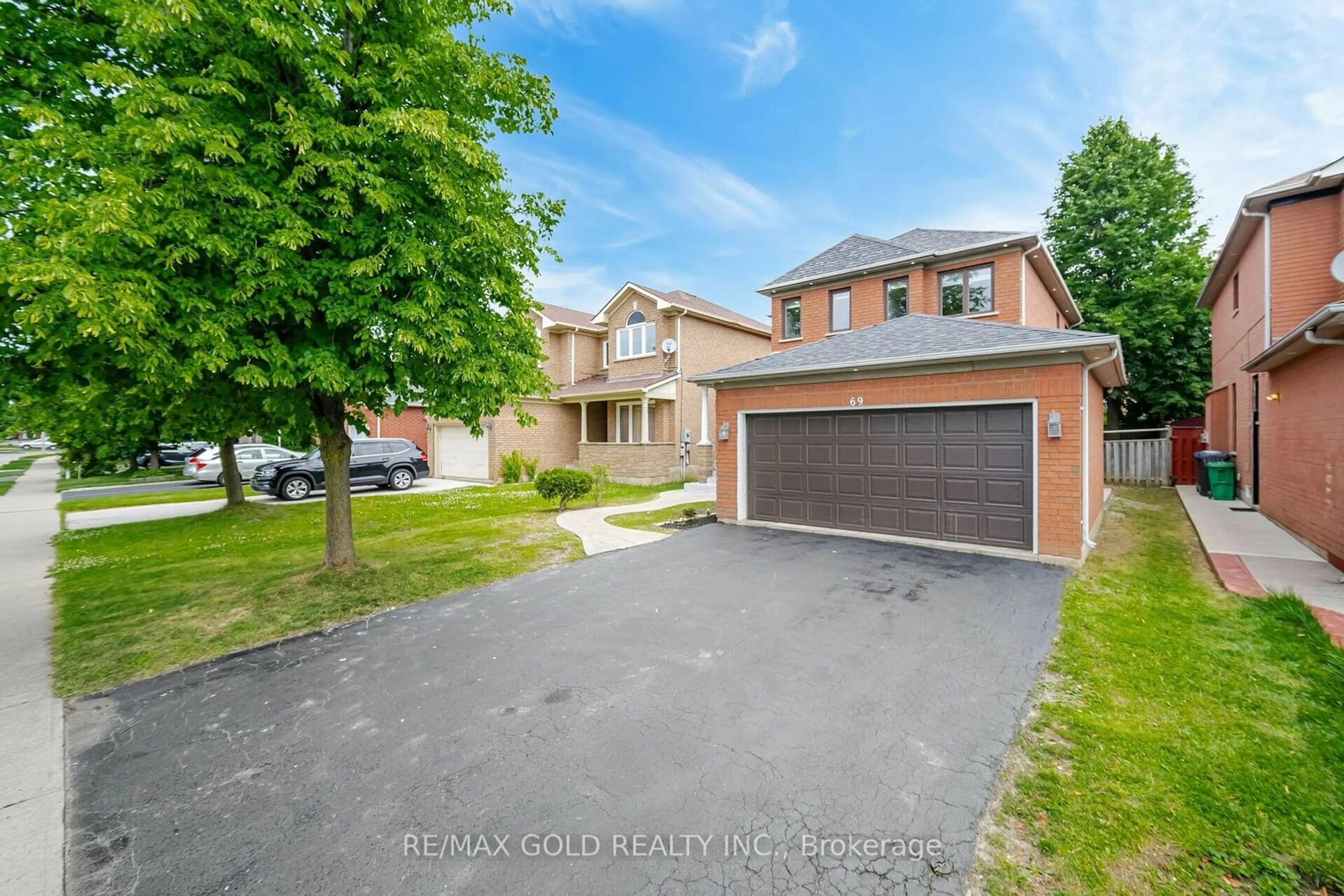 Frontside or backside of a home for 69 Softneedle Ave, Brampton Ontario L6R 1K9