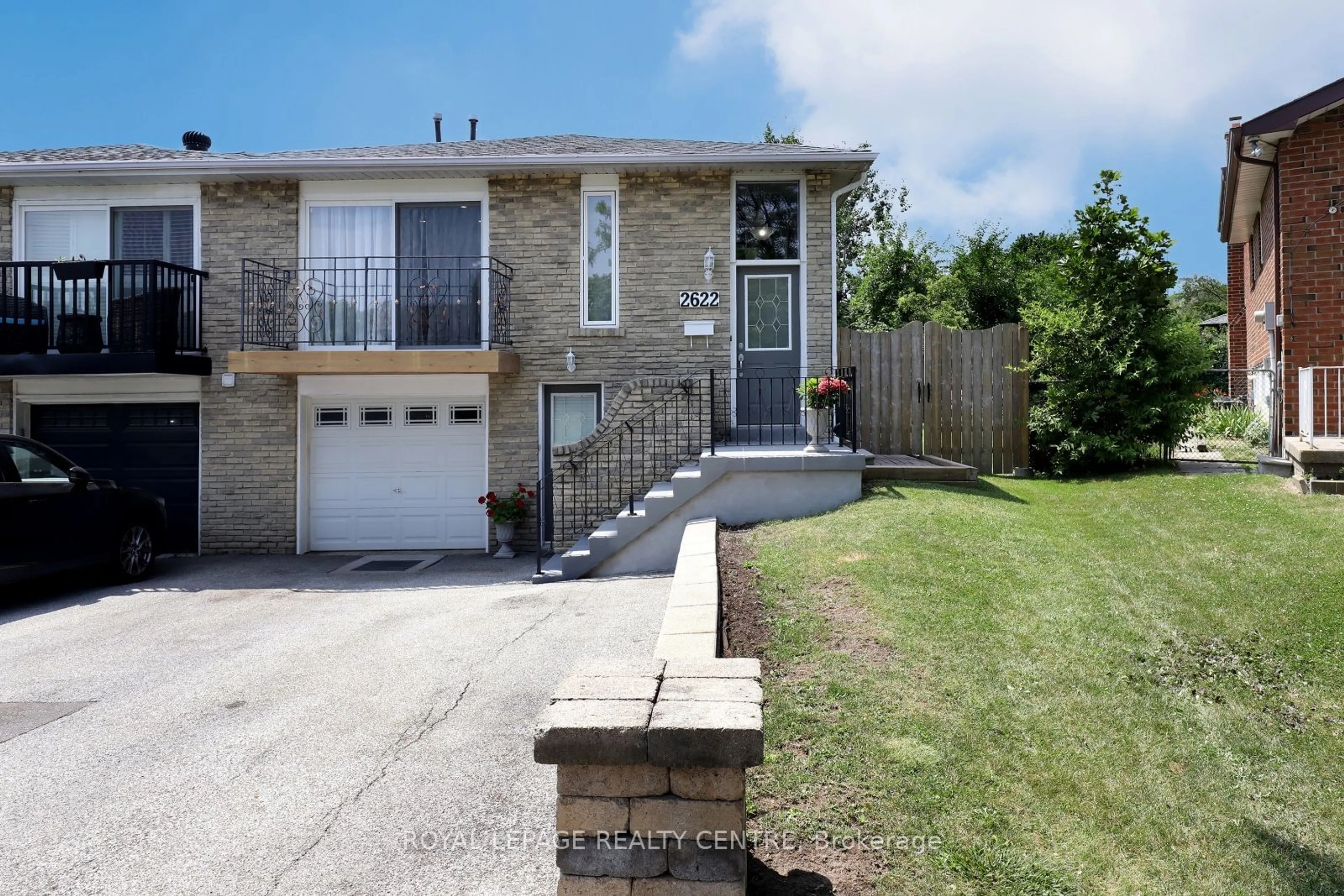 Frontside or backside of a home for 2622 Crystalburn Ave, Mississauga Ontario L5B 2N8