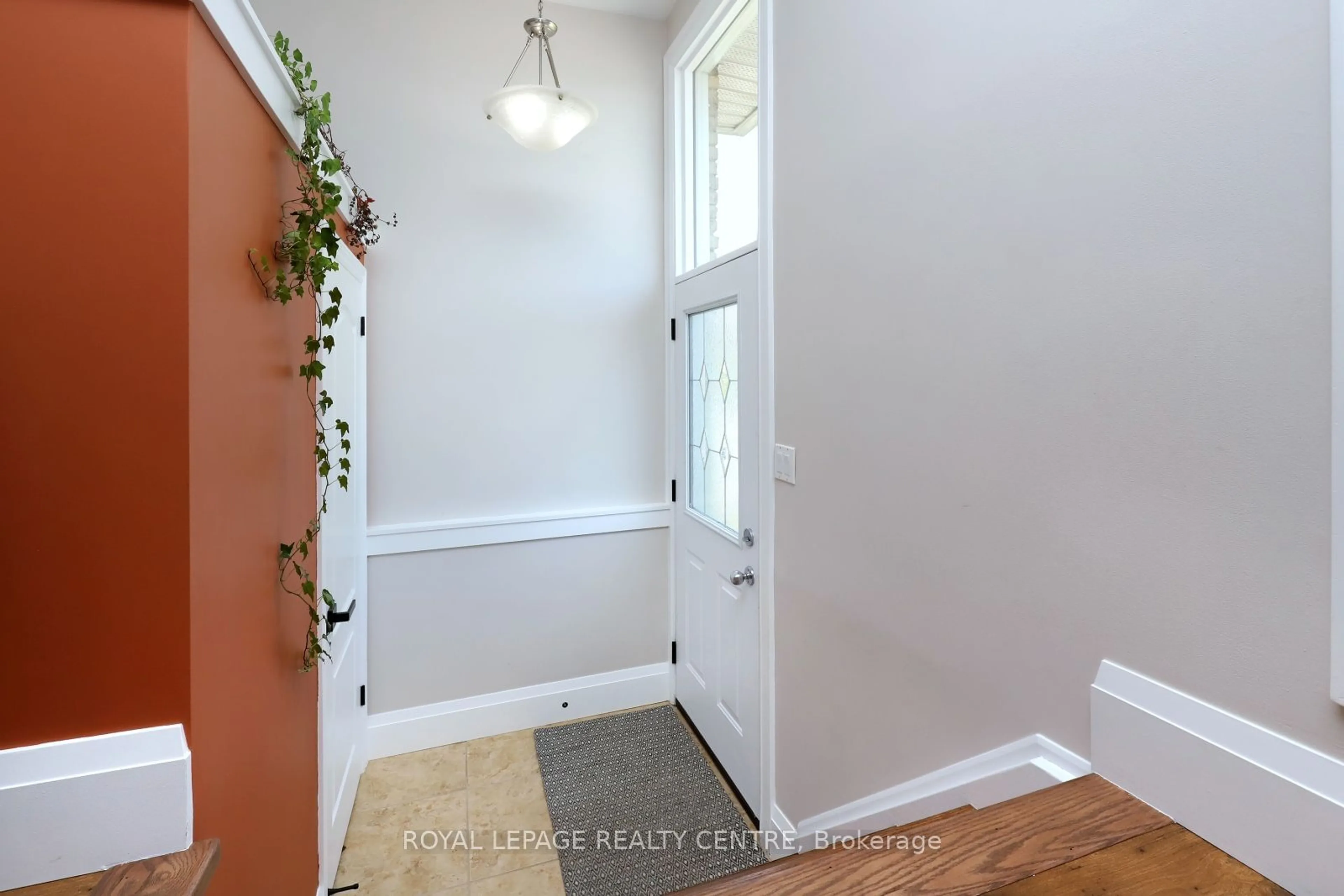 Indoor entryway for 2622 Crystalburn Ave, Mississauga Ontario L5B 2N8