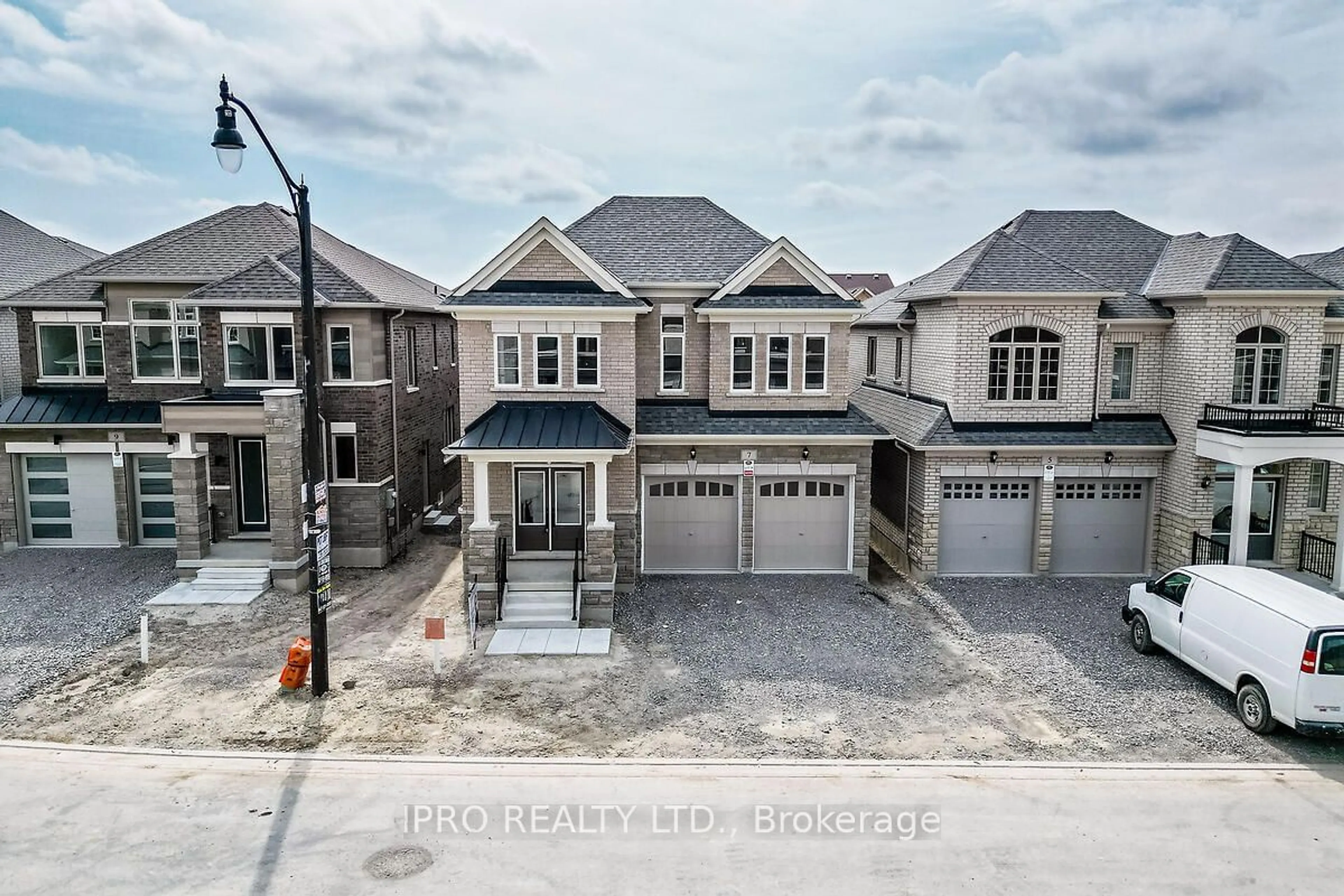 A pic from exterior of the house or condo for 7 Dolomite Dr, Brampton Ontario L6P 4R6
