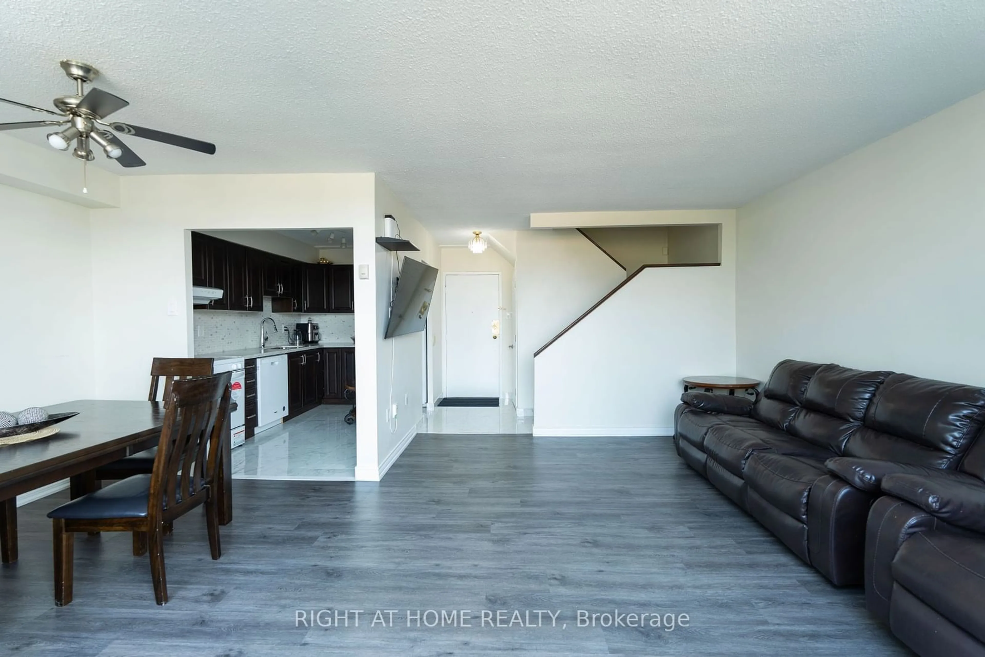 Living room for 1050 Stainton Dr #206, Mississauga Ontario L5C 2T7