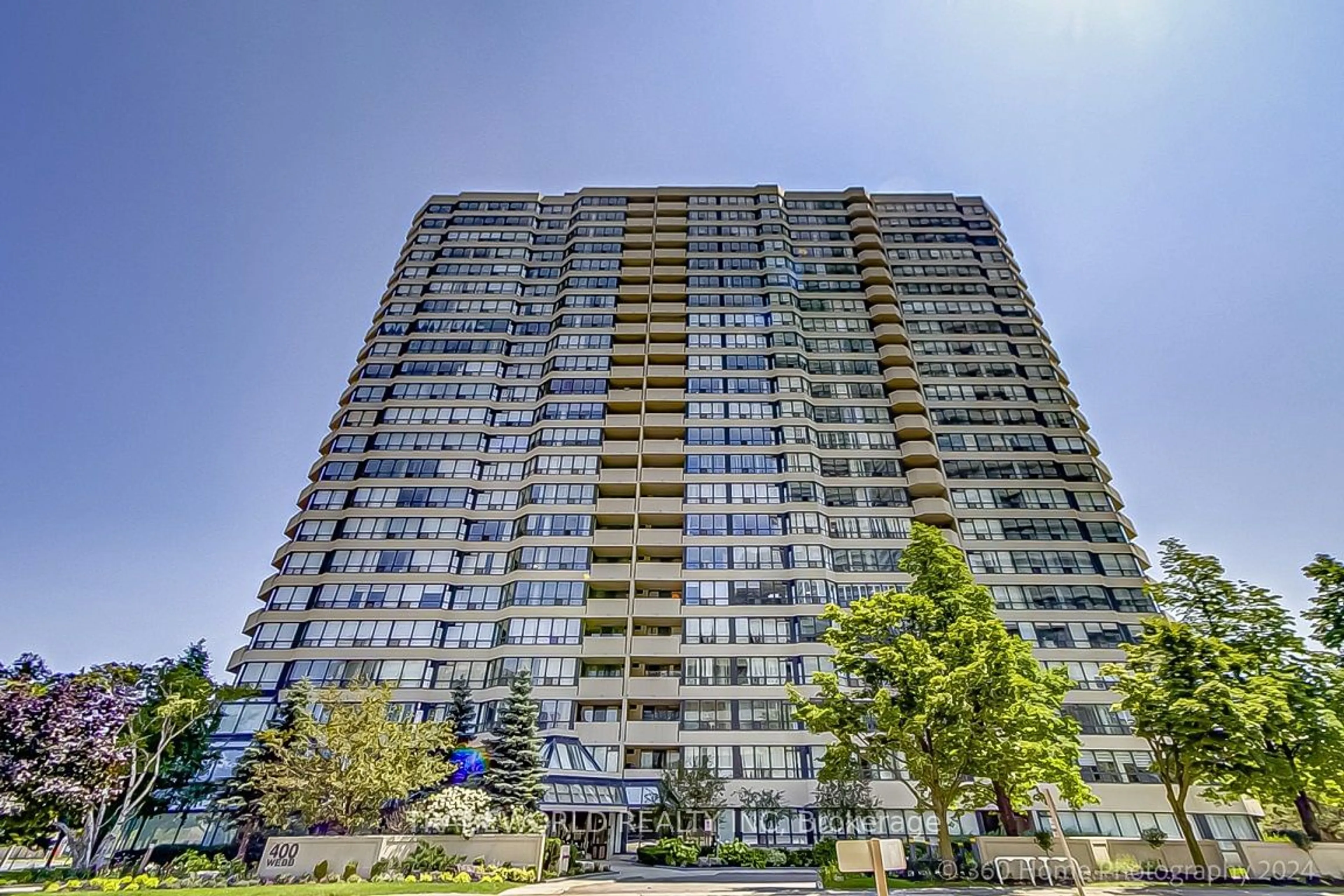 A pic from exterior of the house or condo for 400 Webb Dr #1701, Mississauga Ontario L5B 3Z7