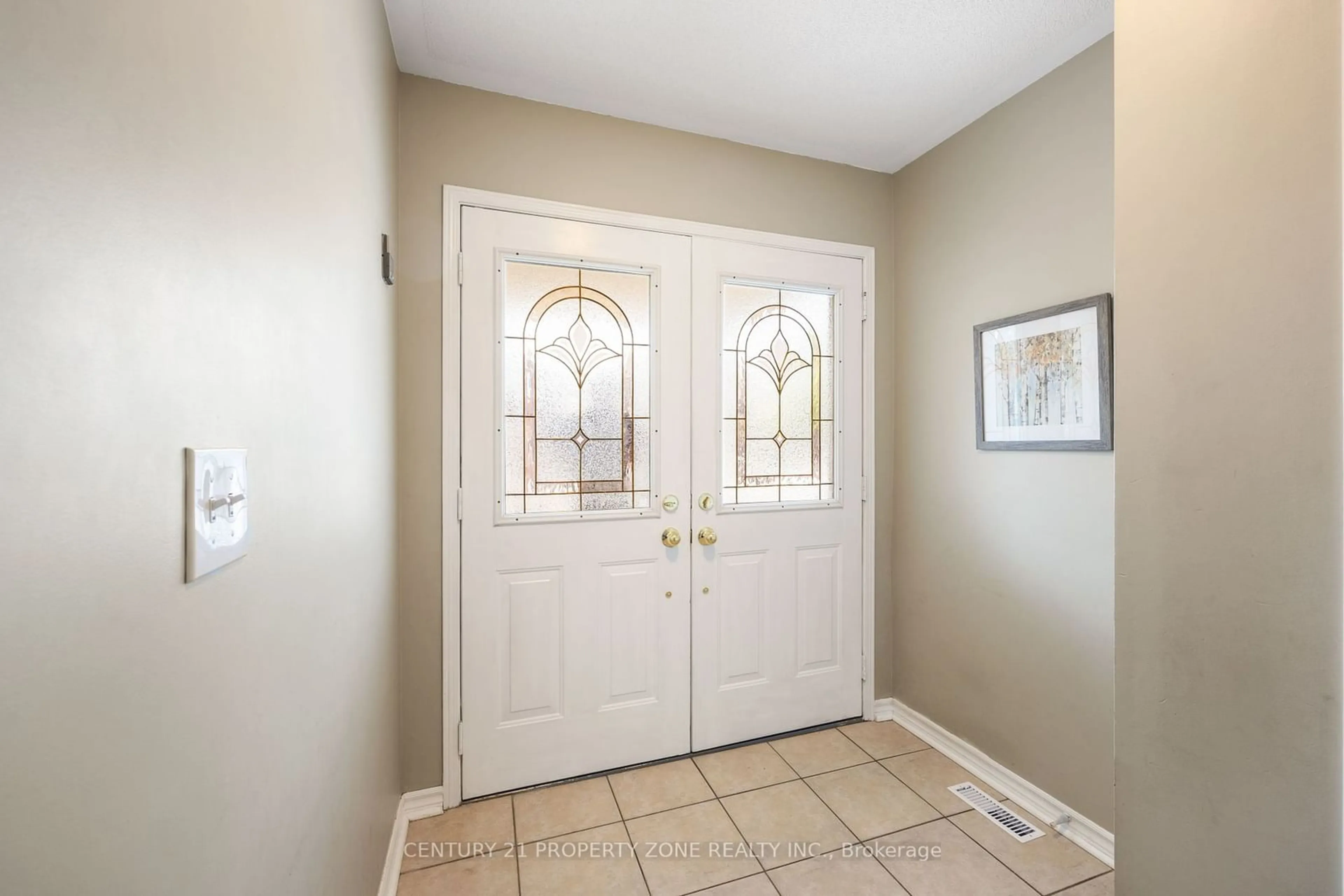 Indoor entryway for 1020 Borden Lane, Milton Ontario L9T 5N9