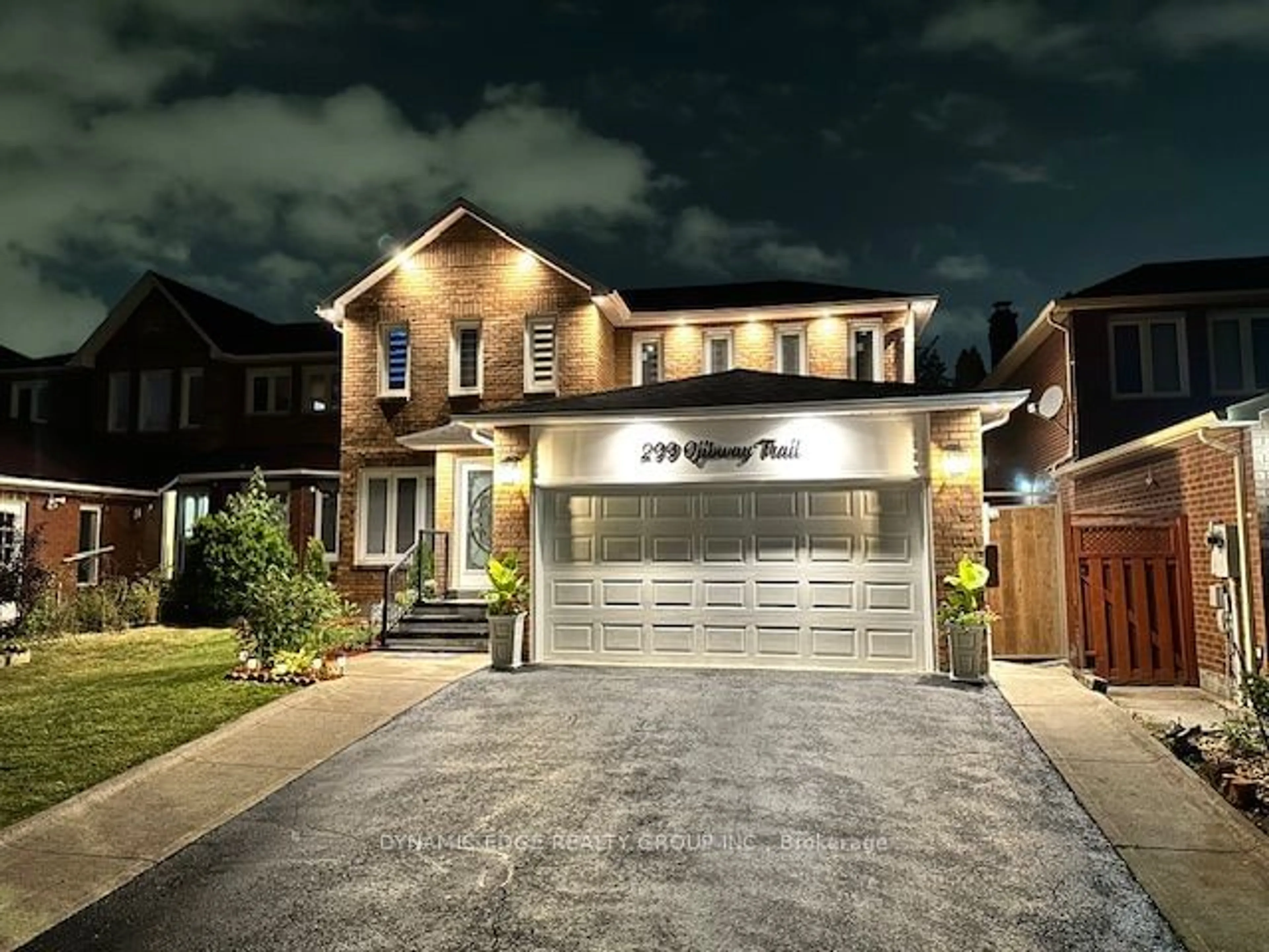 Frontside or backside of a home for 299 Ojibway Tr, Mississauga Ontario L4Z 2Z4