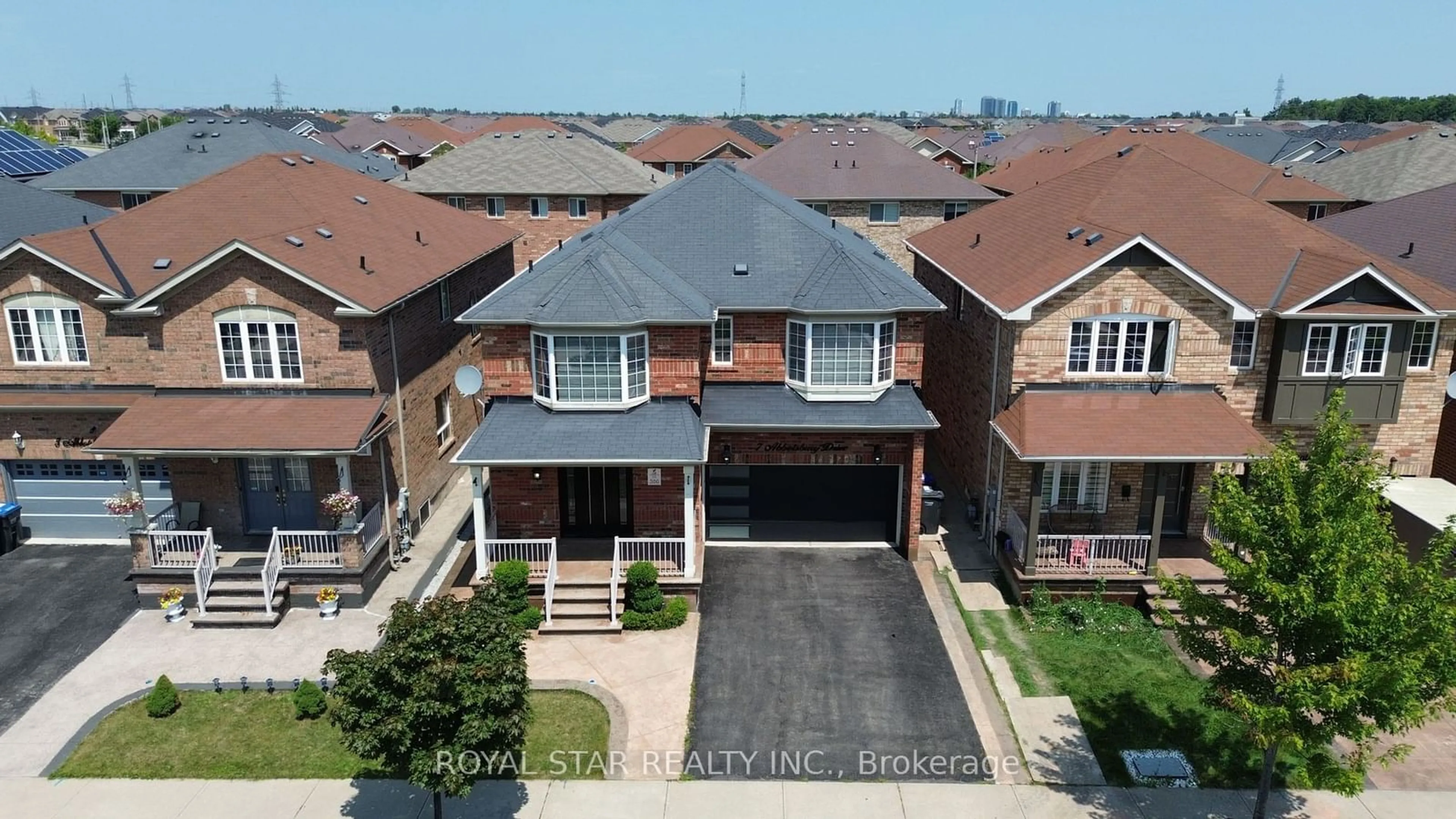 A pic from exterior of the house or condo for 7 Abbotsbury Dr, Brampton Ontario L6X 0S4