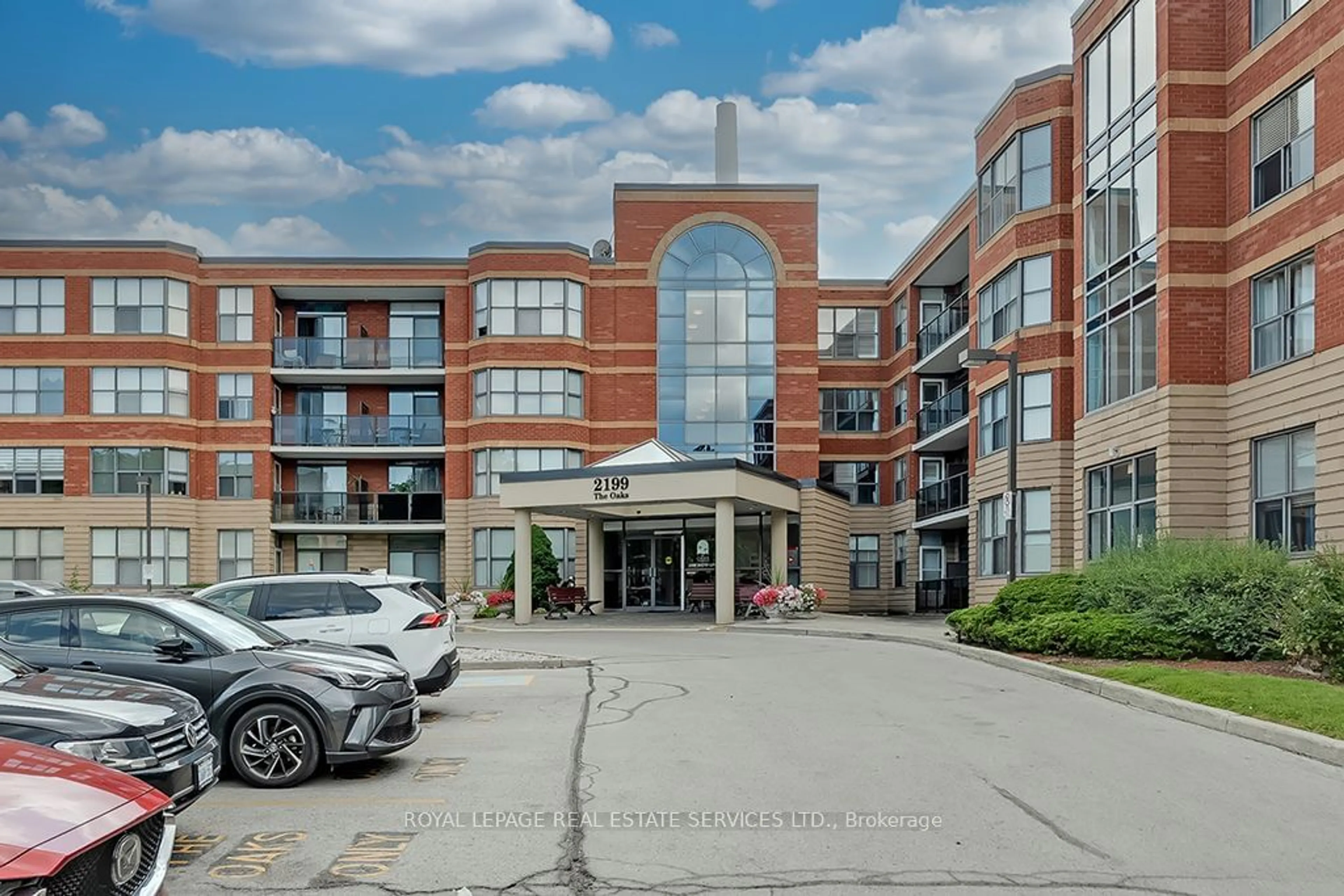 A pic from exterior of the house or condo for 2199 Sixth Line #411, Oakville Ontario L6H 5V3