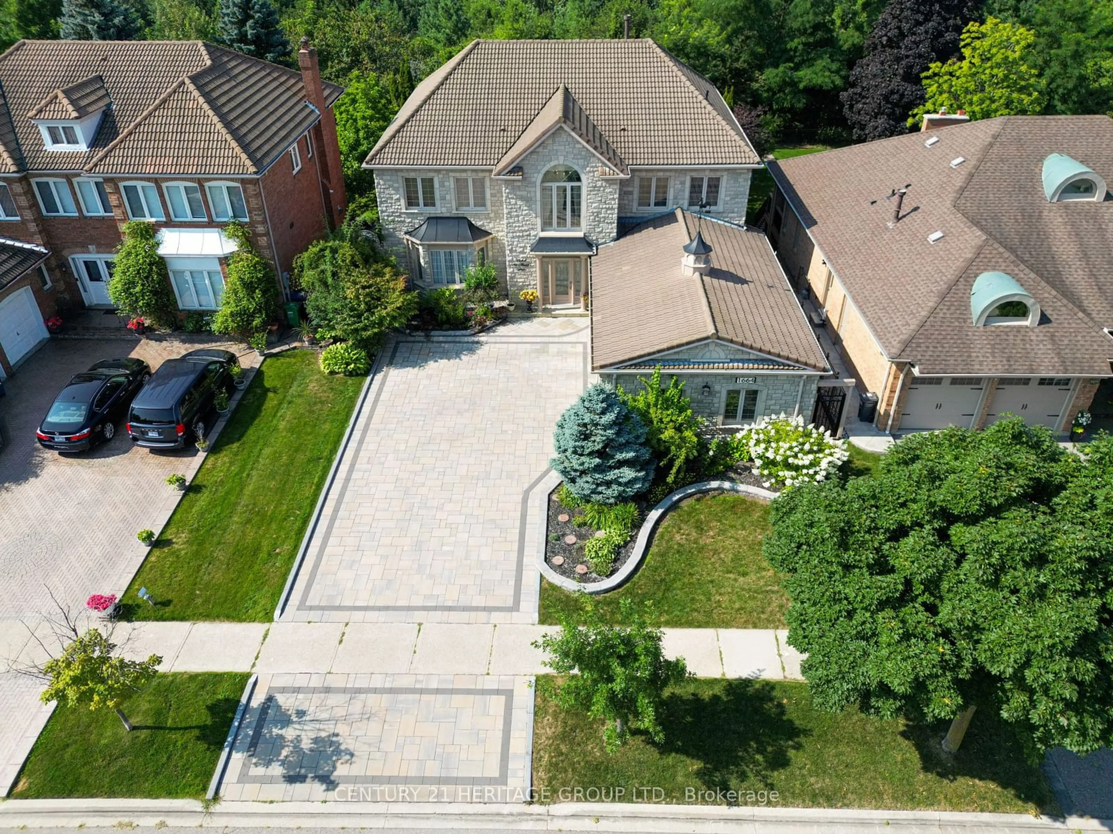 Frontside or backside of a home for 1664 Sir Monty's Dr, Mississauga Ontario L5N 4R4