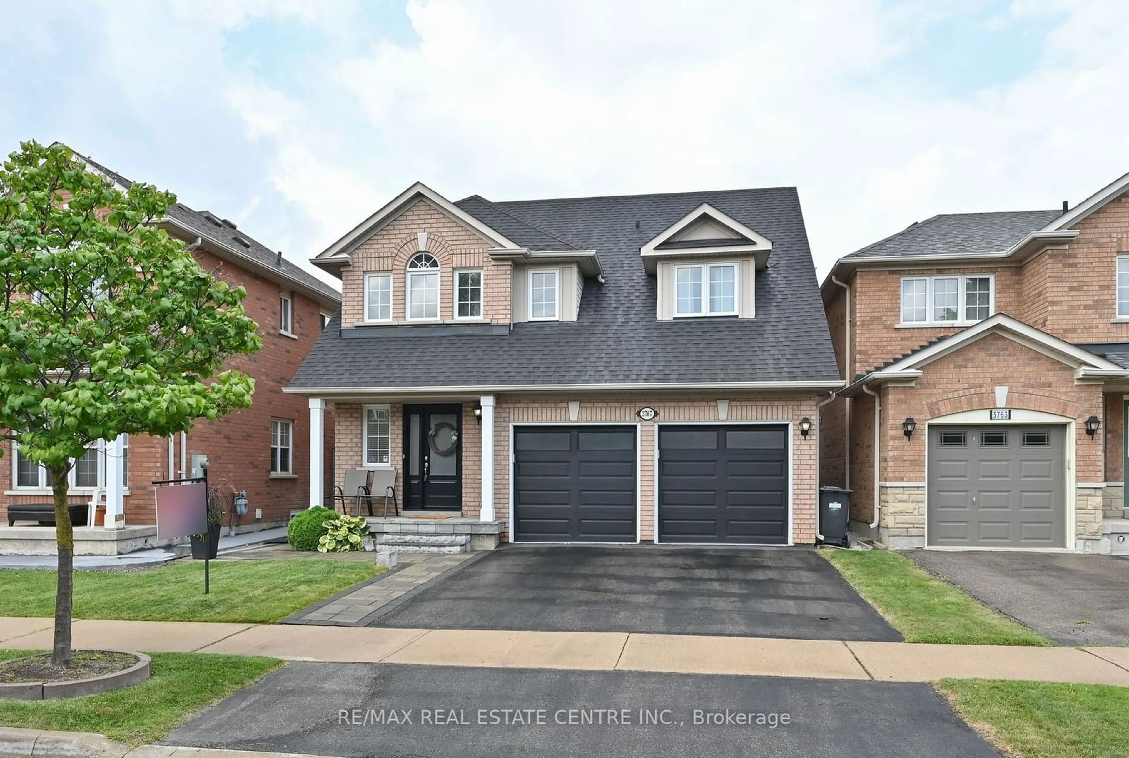 Home with brick exterior material for 3767 Pearlstone Dr, Mississauga Ontario L5M 7H1