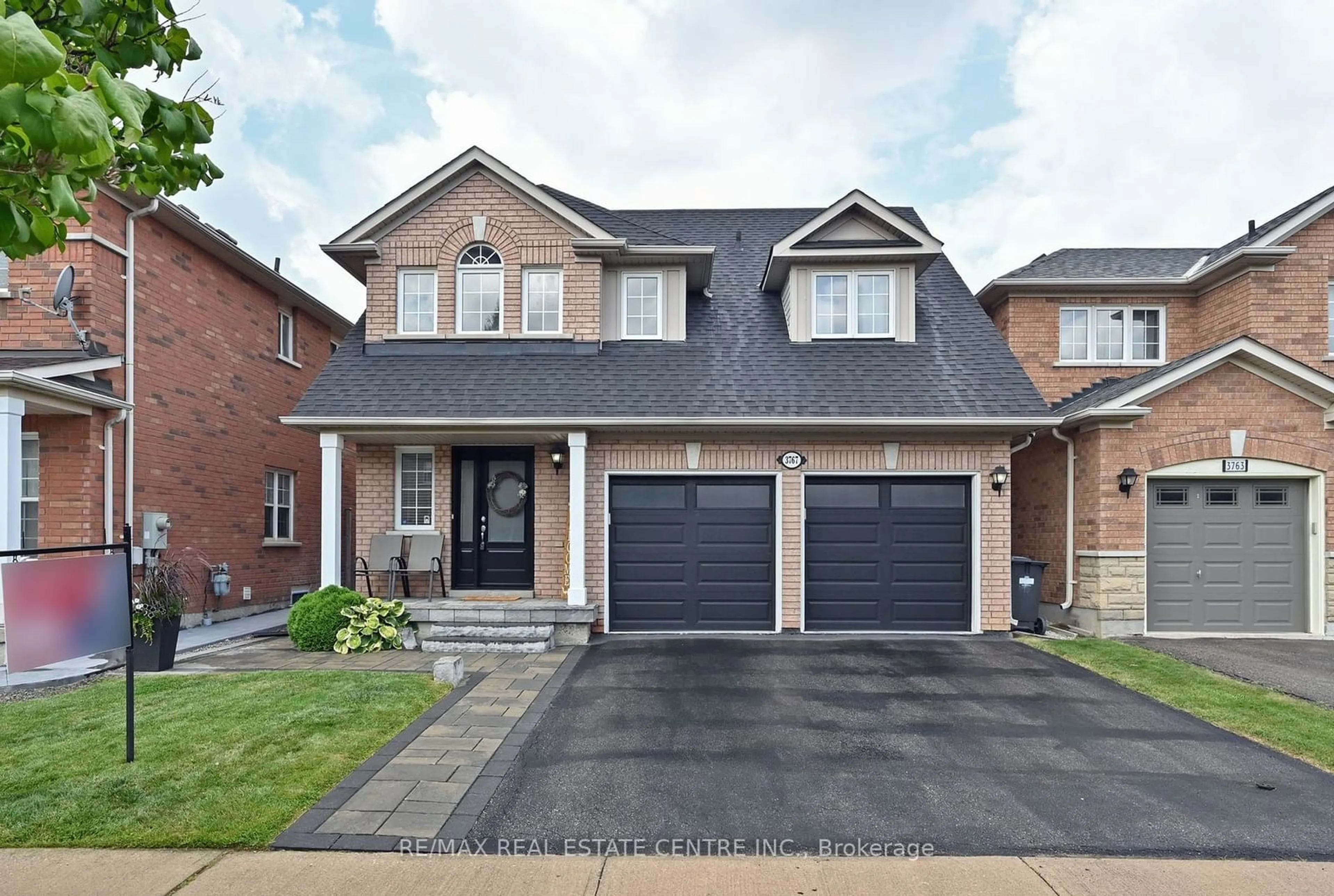 Home with brick exterior material for 3767 Pearlstone Dr, Mississauga Ontario L5M 7H1
