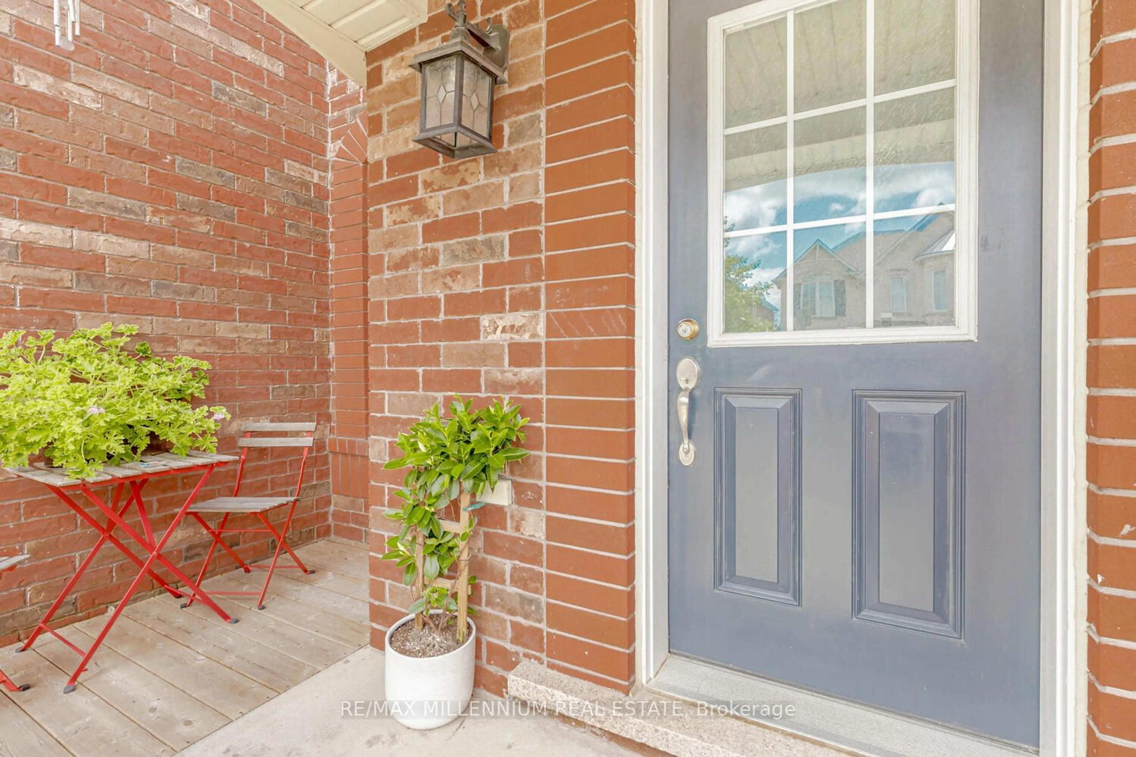 Indoor entryway for 523 Mcferran Cres, Milton Ontario L9T 8J6