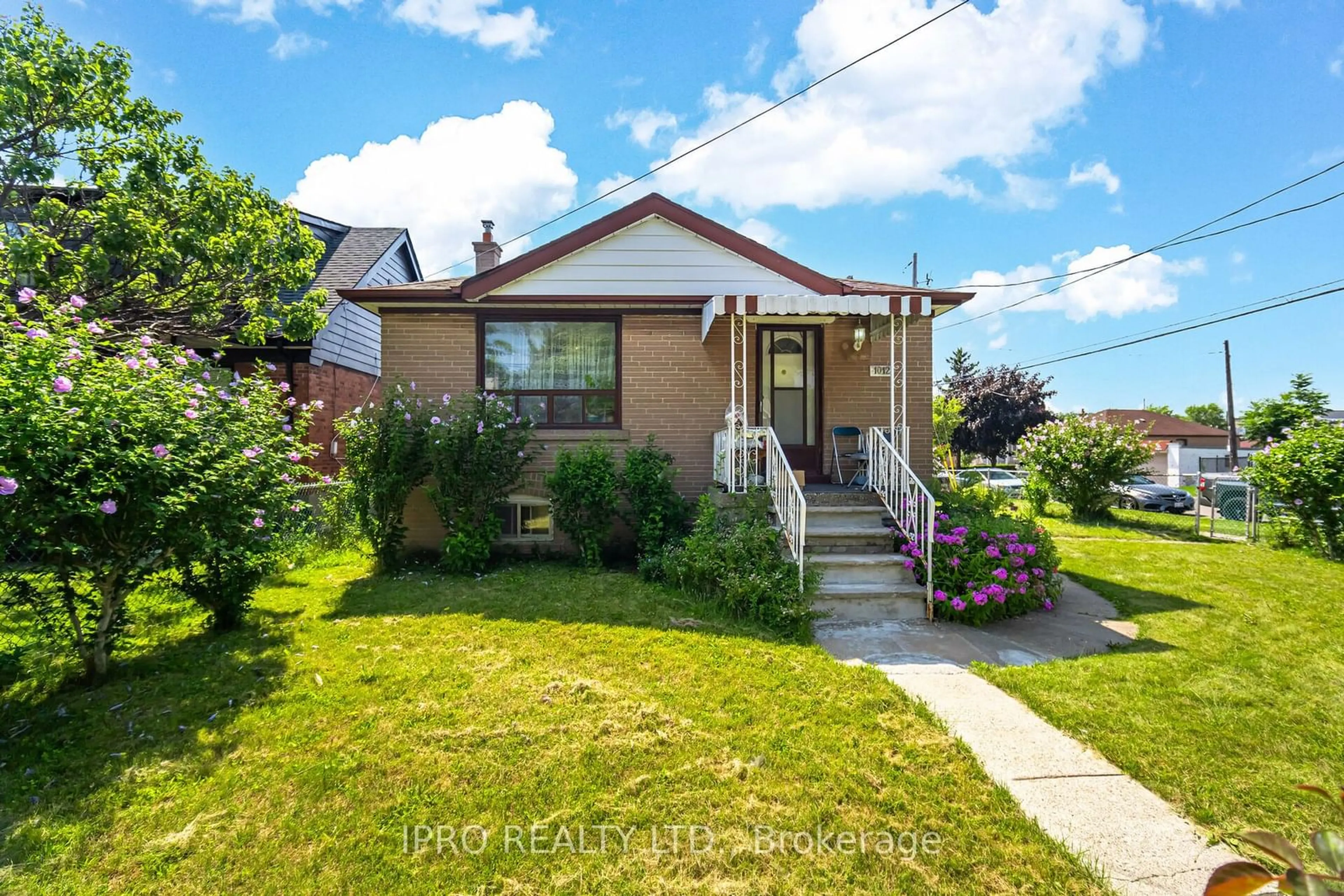 Frontside or backside of a home for 1012 Caledonia Rd, Toronto Ontario M6B 3Z1