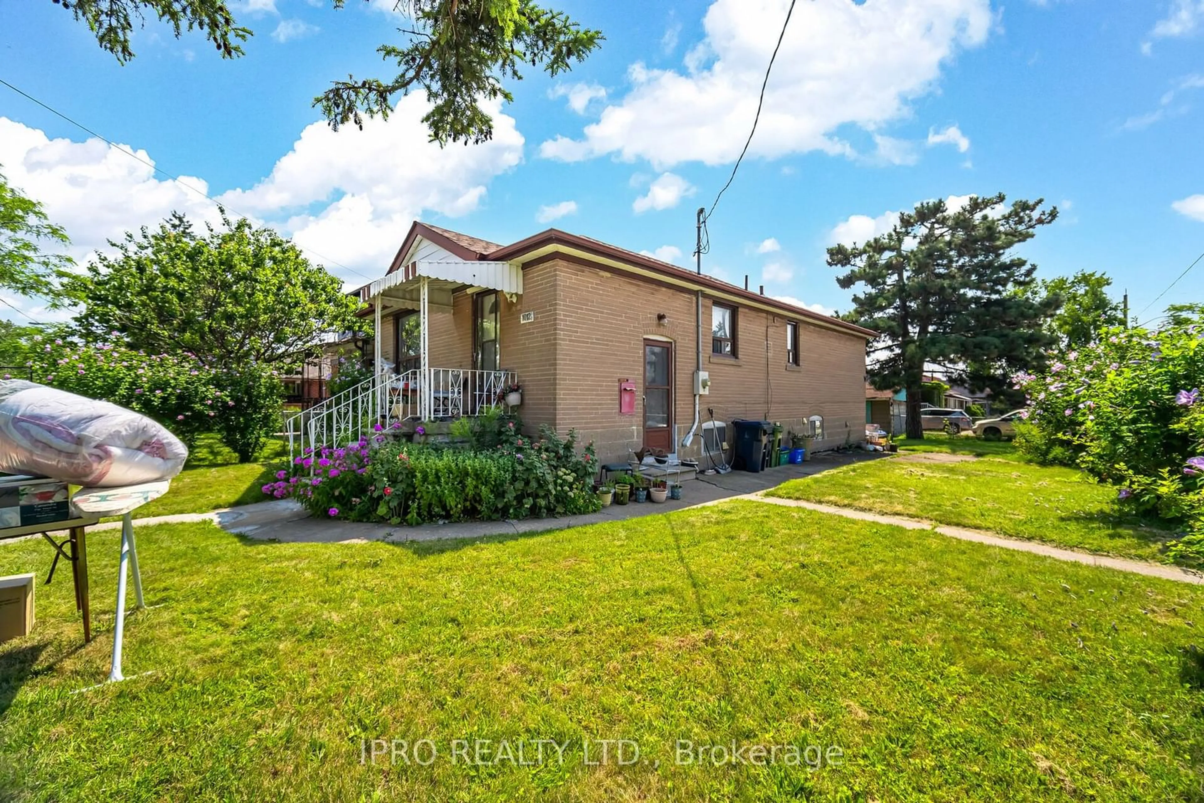 A pic from exterior of the house or condo for 1012 Caledonia Rd, Toronto Ontario M6B 3Z1