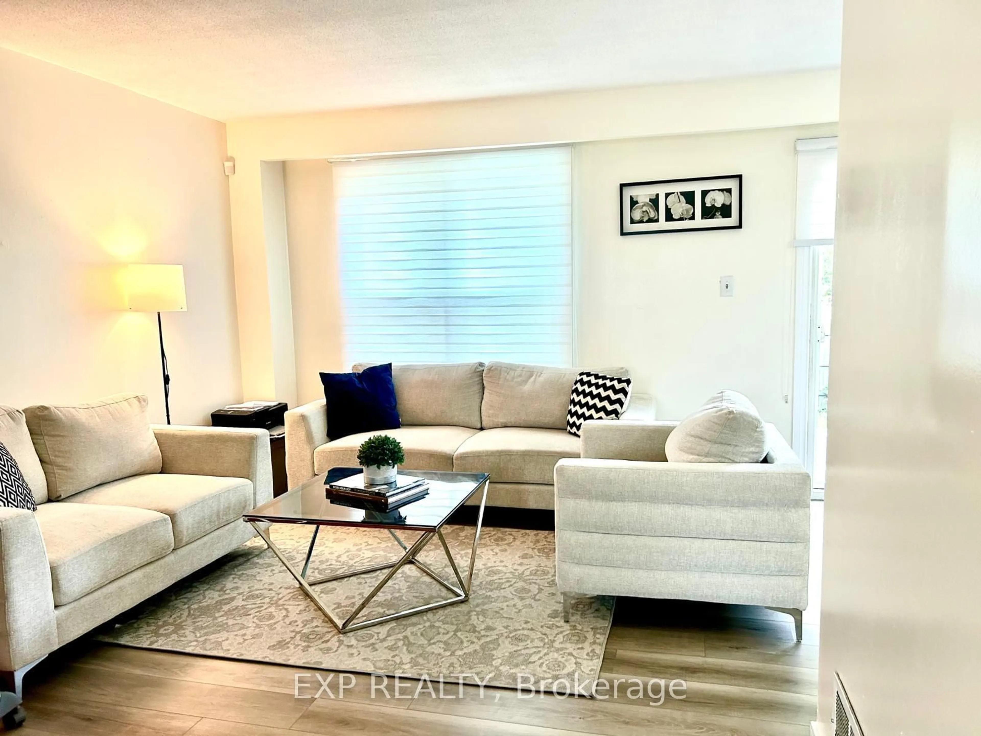 Living room for 82 Karen Crt, Orangeville Ontario L9W 3S3