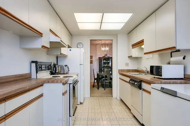 Additional property image - 40 Richview Rd Unit 802