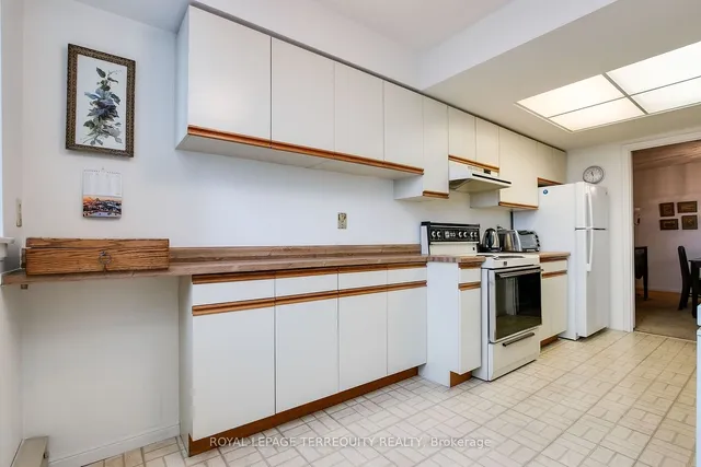 Additional property image - 40 Richview Rd Unit 802