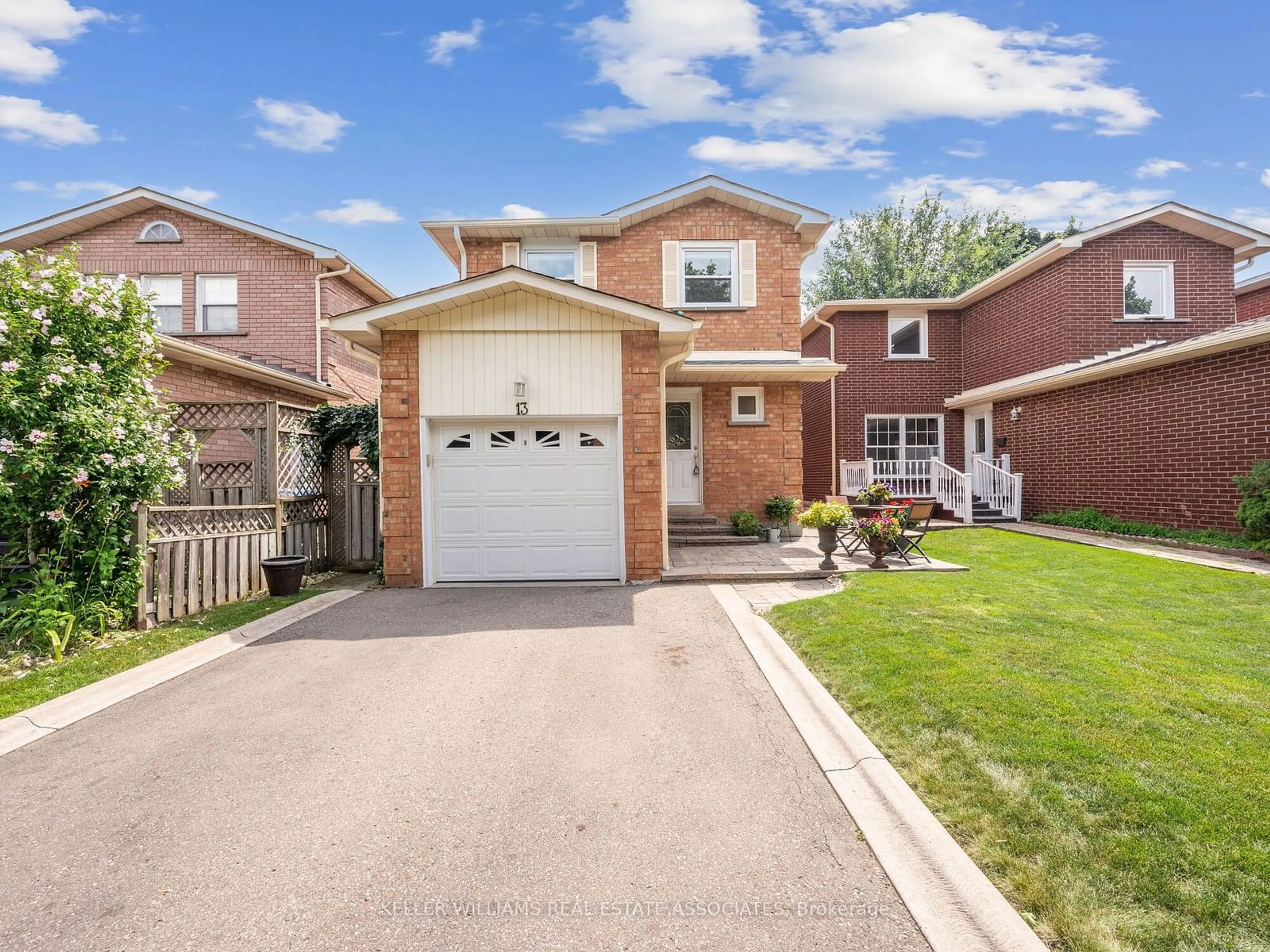 Frontside or backside of a home for 13 Cashel St, Brampton Ontario L6Z 2X6