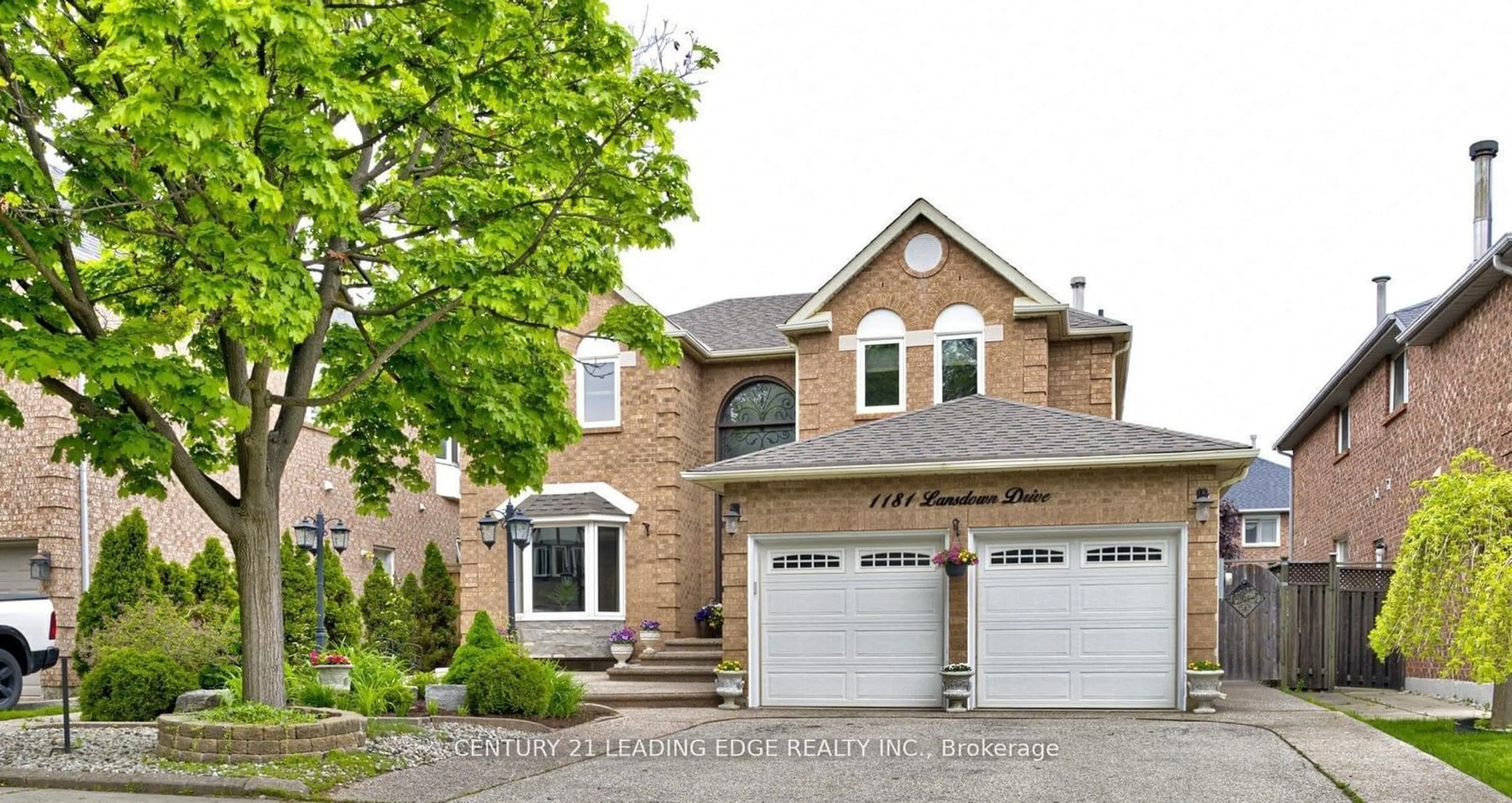 Home with brick exterior material for 1181 Lansdown Dr, Oakville Ontario L6J 7N6