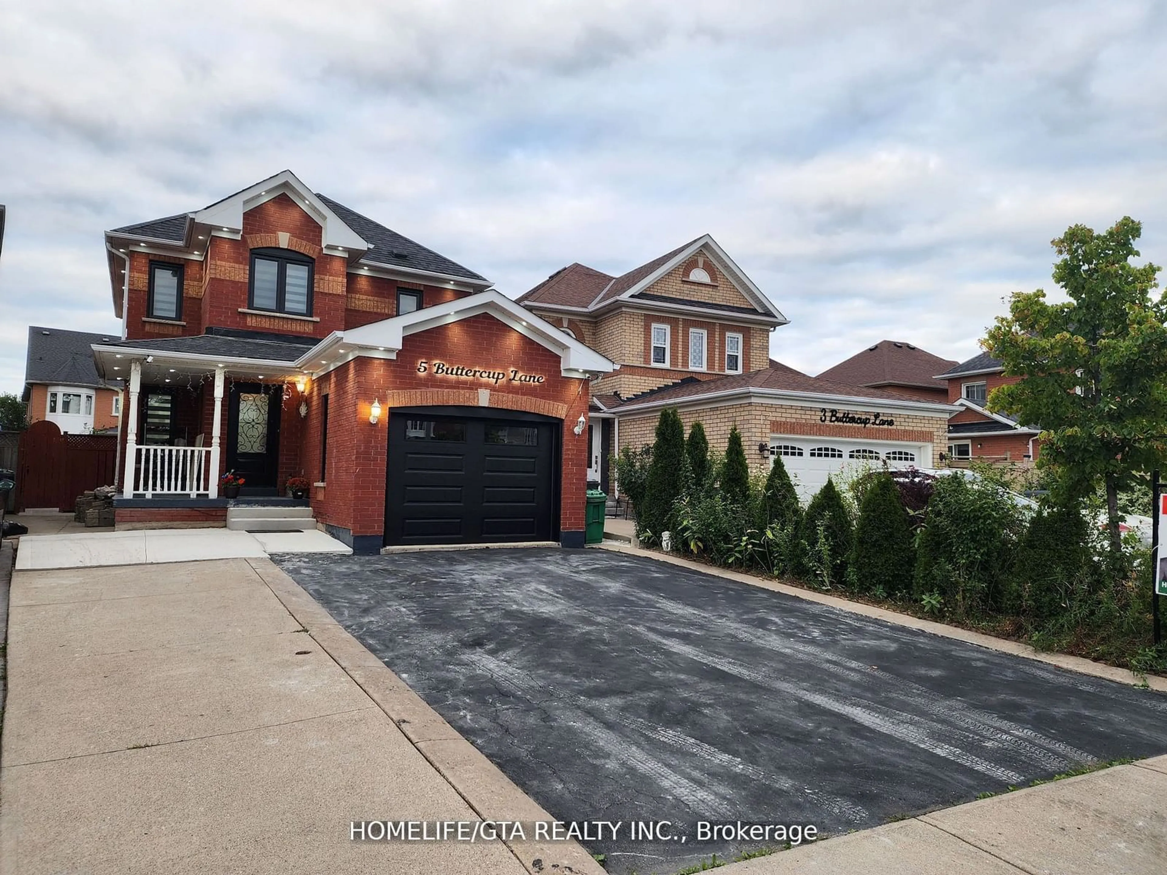 Home with brick exterior material for 5 Buttercup Lane, Brampton Ontario L6R 1M9
