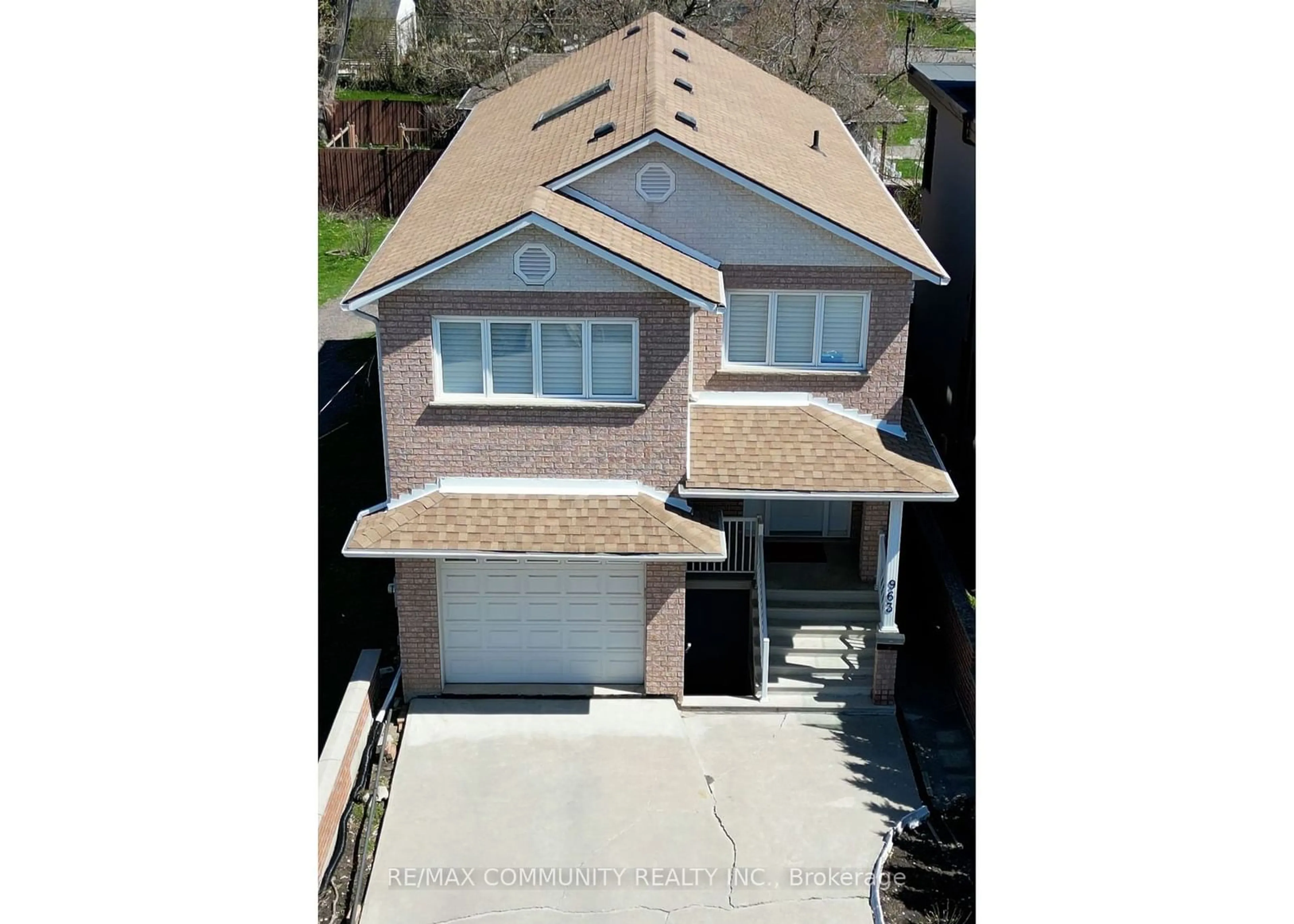 Frontside or backside of a home for 963 Hampton Cres, Mississauga Ontario L5G 4G7