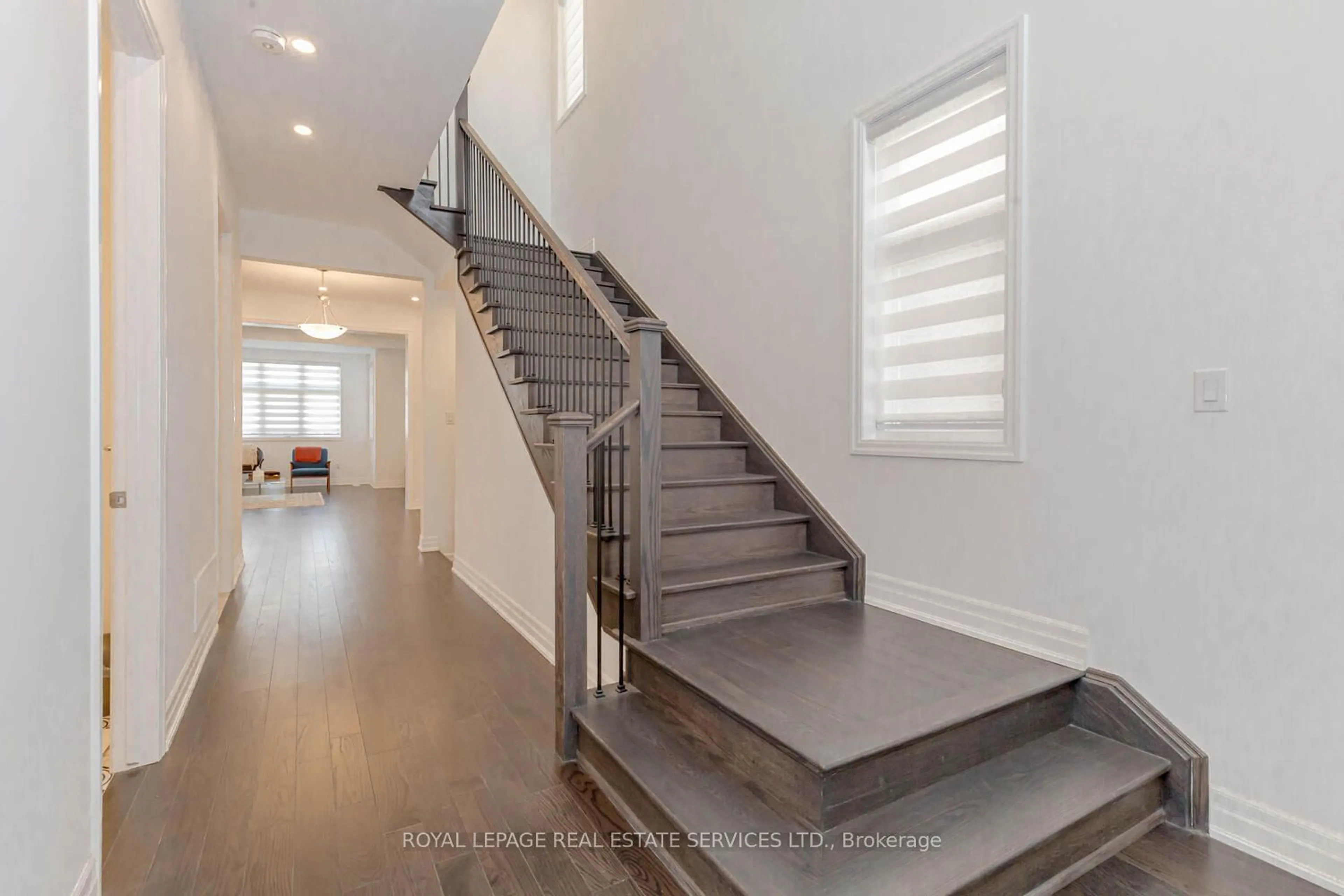 Stairs for 3334 Harasym Tr, Oakville Ontario L6M 5N6