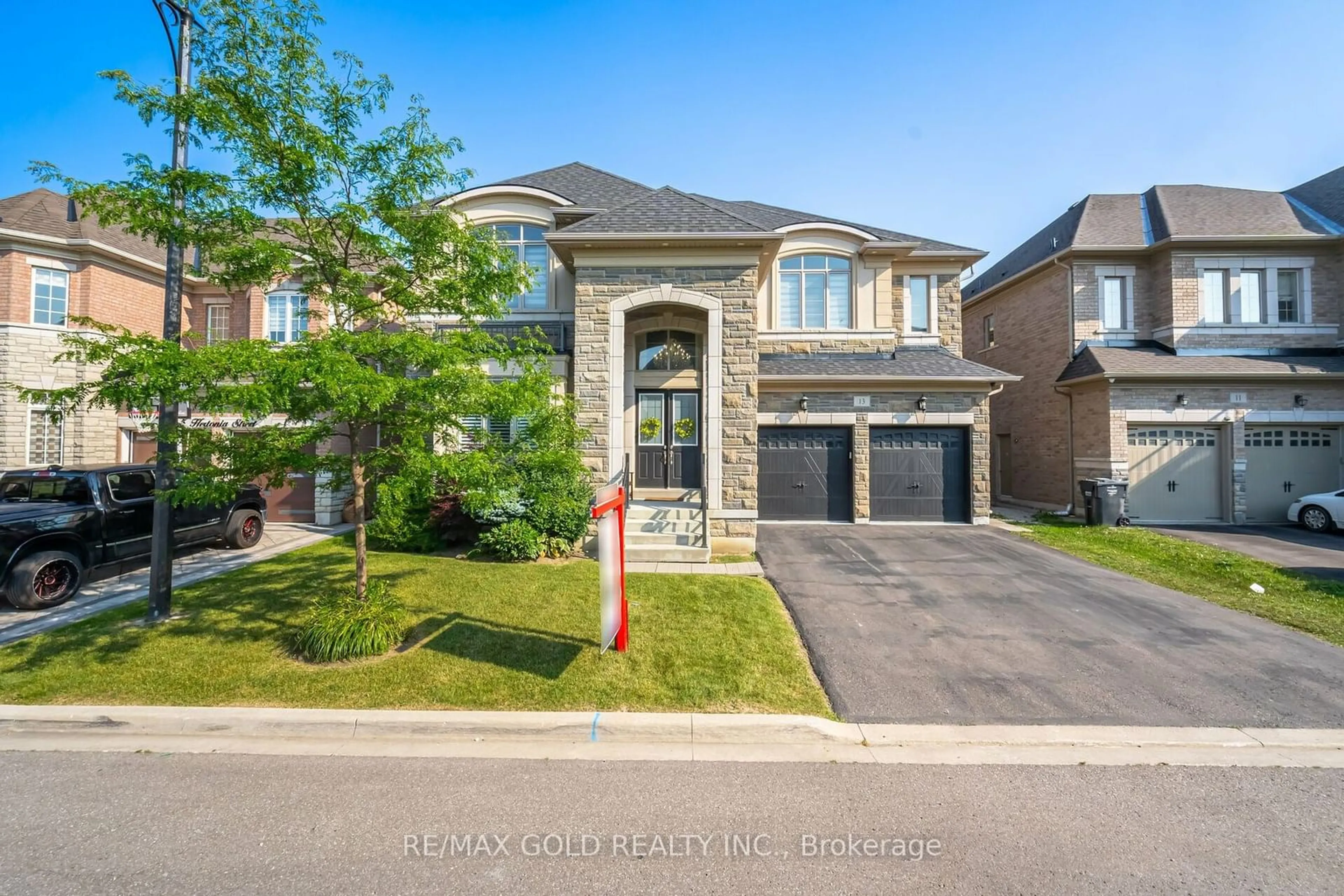 Frontside or backside of a home, the street view for 13 Hertonia St, Brampton Ontario L6P 4E6