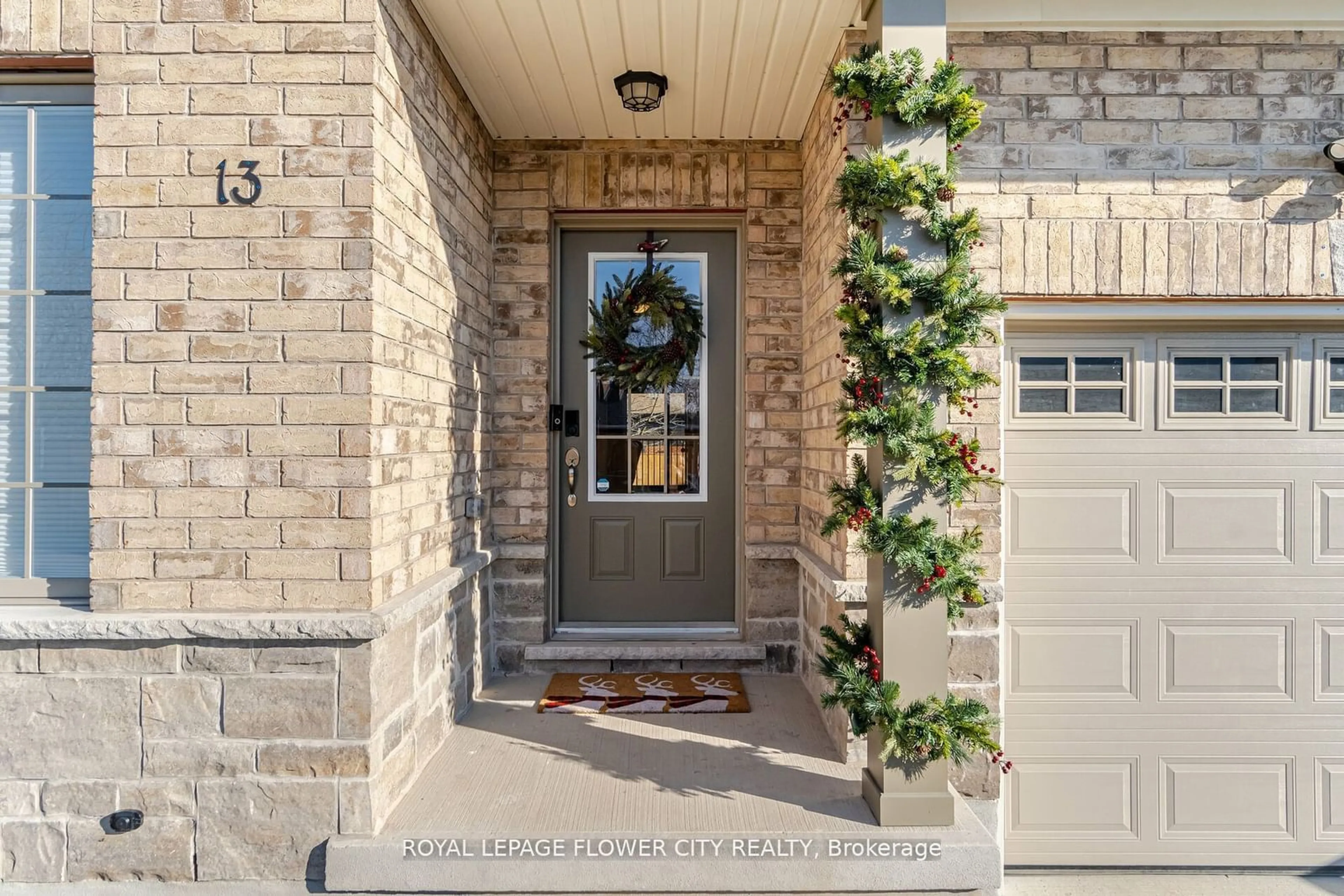 Indoor entryway for 13 Braida Lane #7, Halton Hills Ontario L7J 1P9