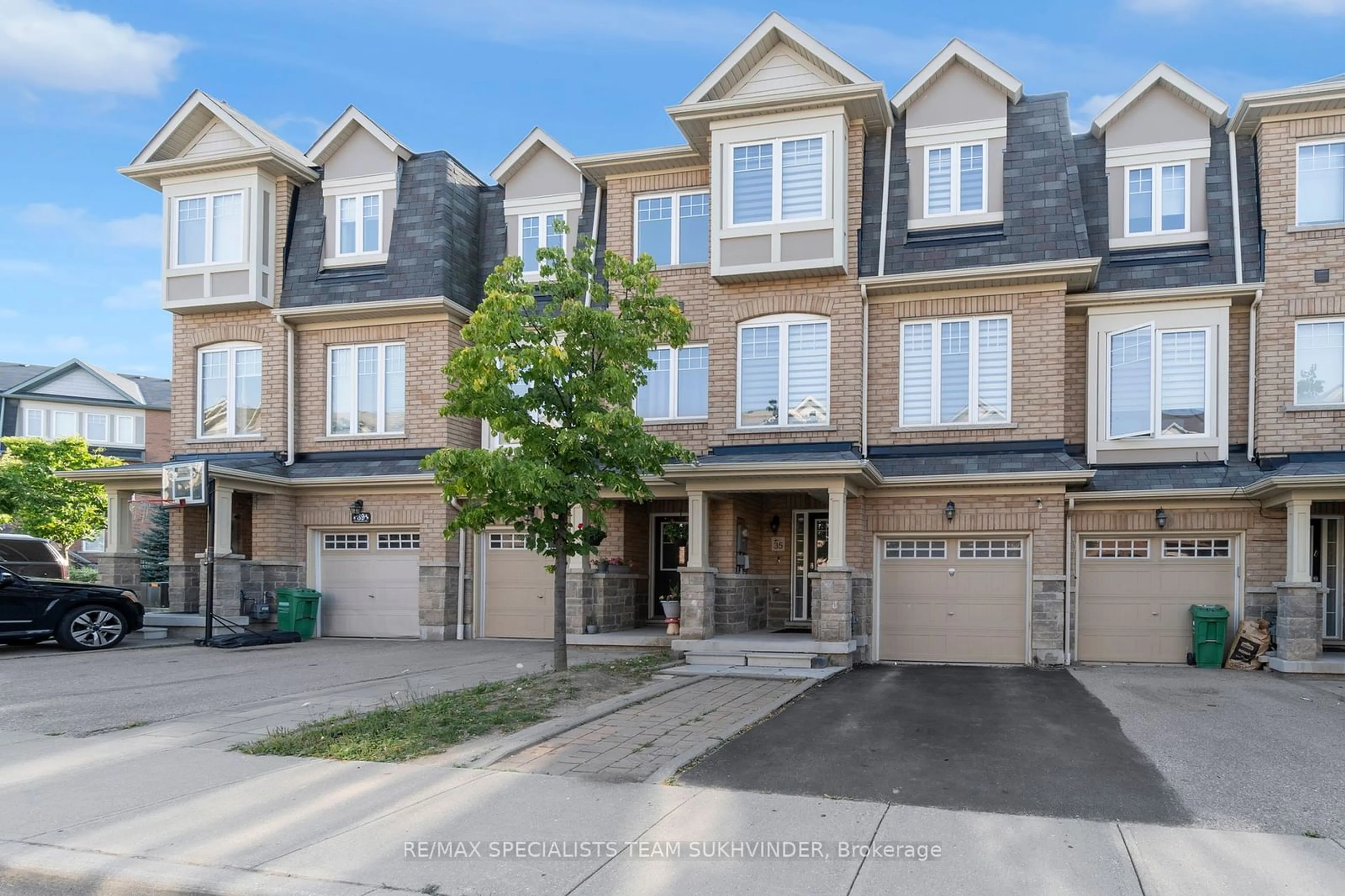 A pic from exterior of the house or condo for 35 Magdalene Cres, Brampton Ontario L6Z 0G9