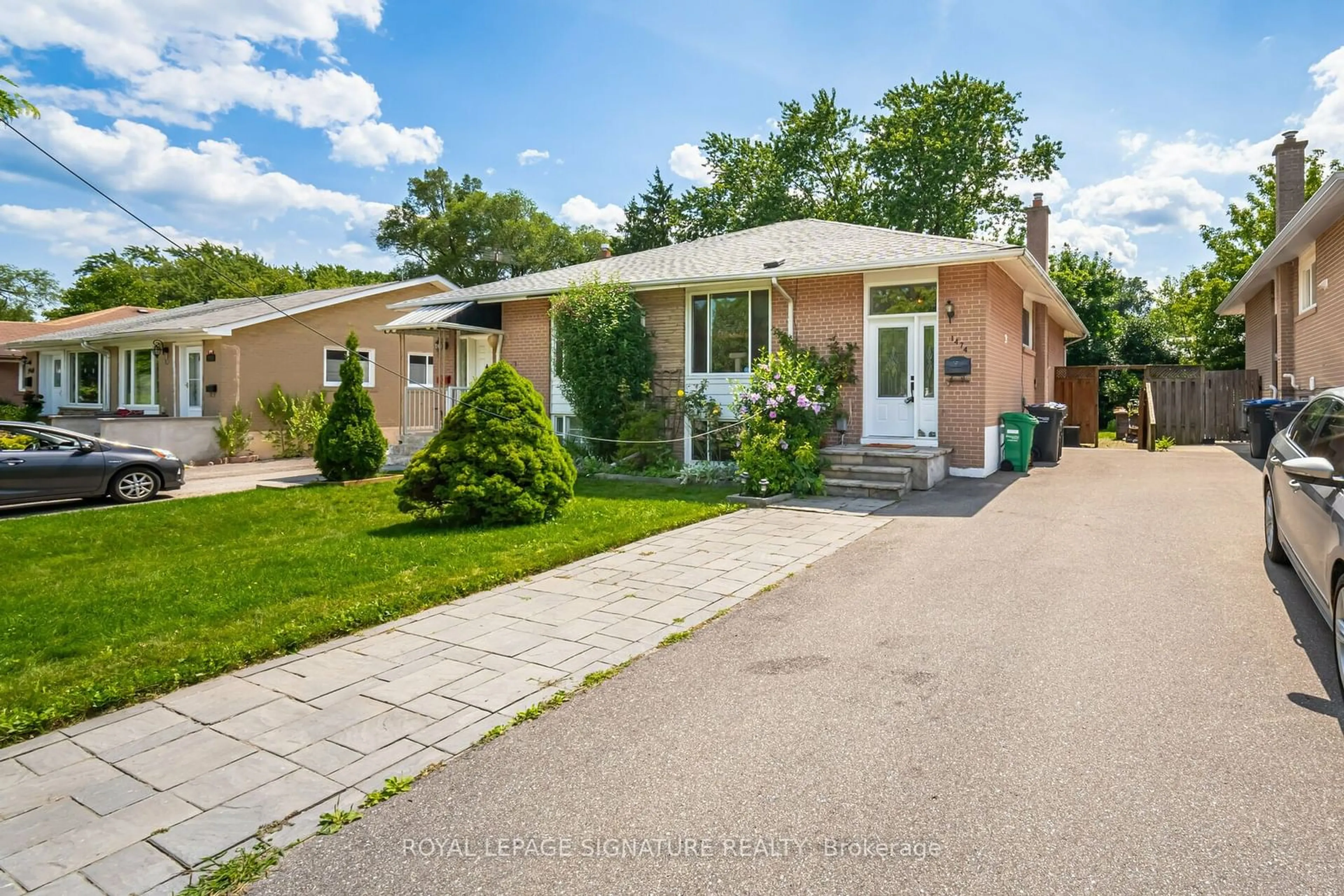 Frontside or backside of a home for 1474 Sandgate Cres, Mississauga Ontario L5J 2E5