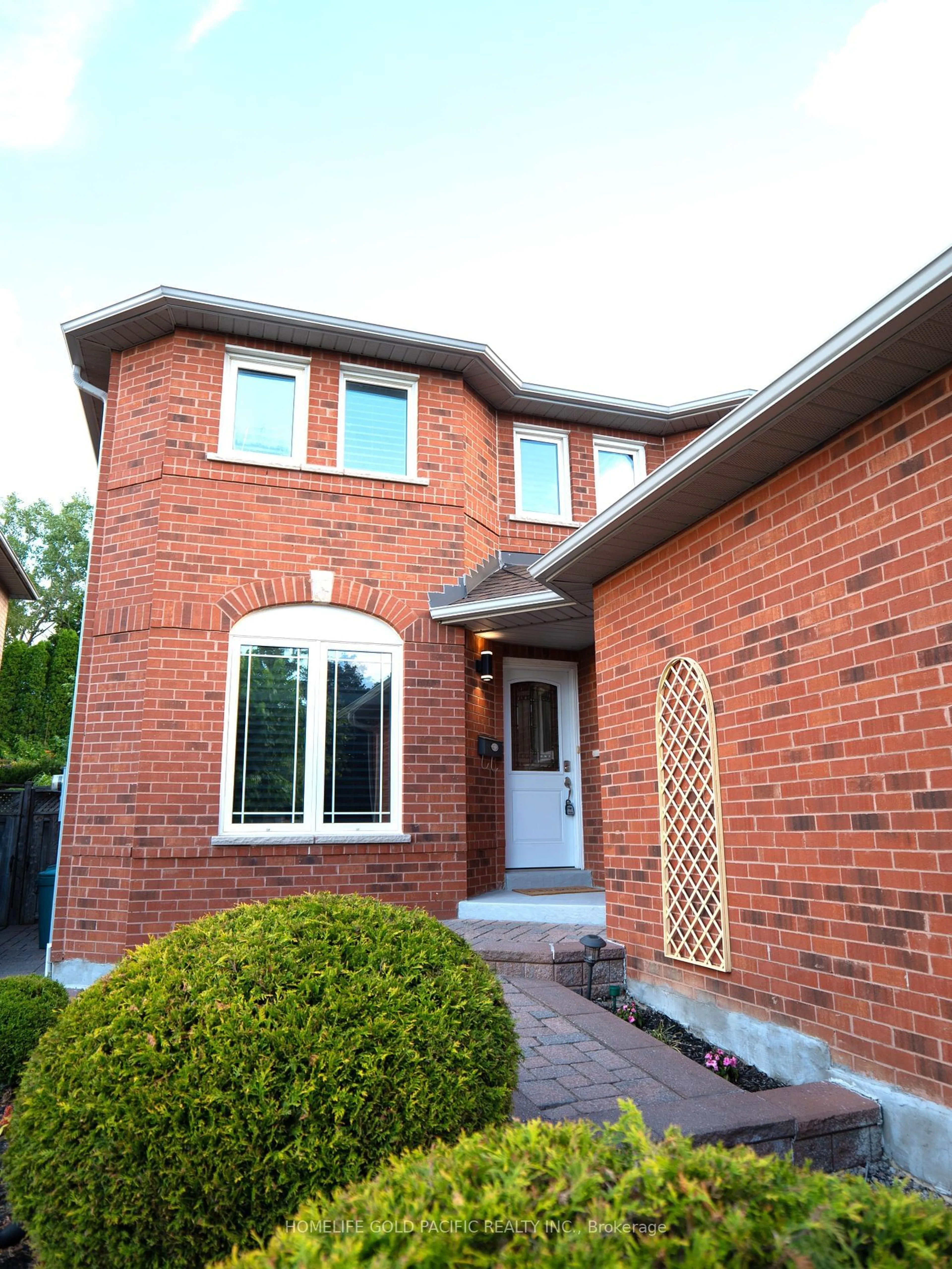 Home with brick exterior material for 4200 Credit Pointe Dr, Mississauga Ontario L5M 3K2