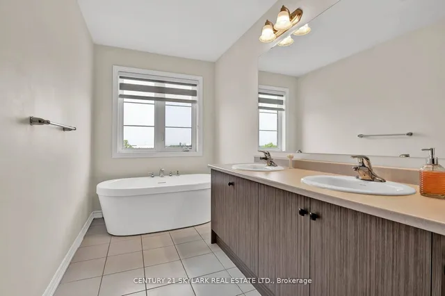 Additional property image - 15 Bretlon St