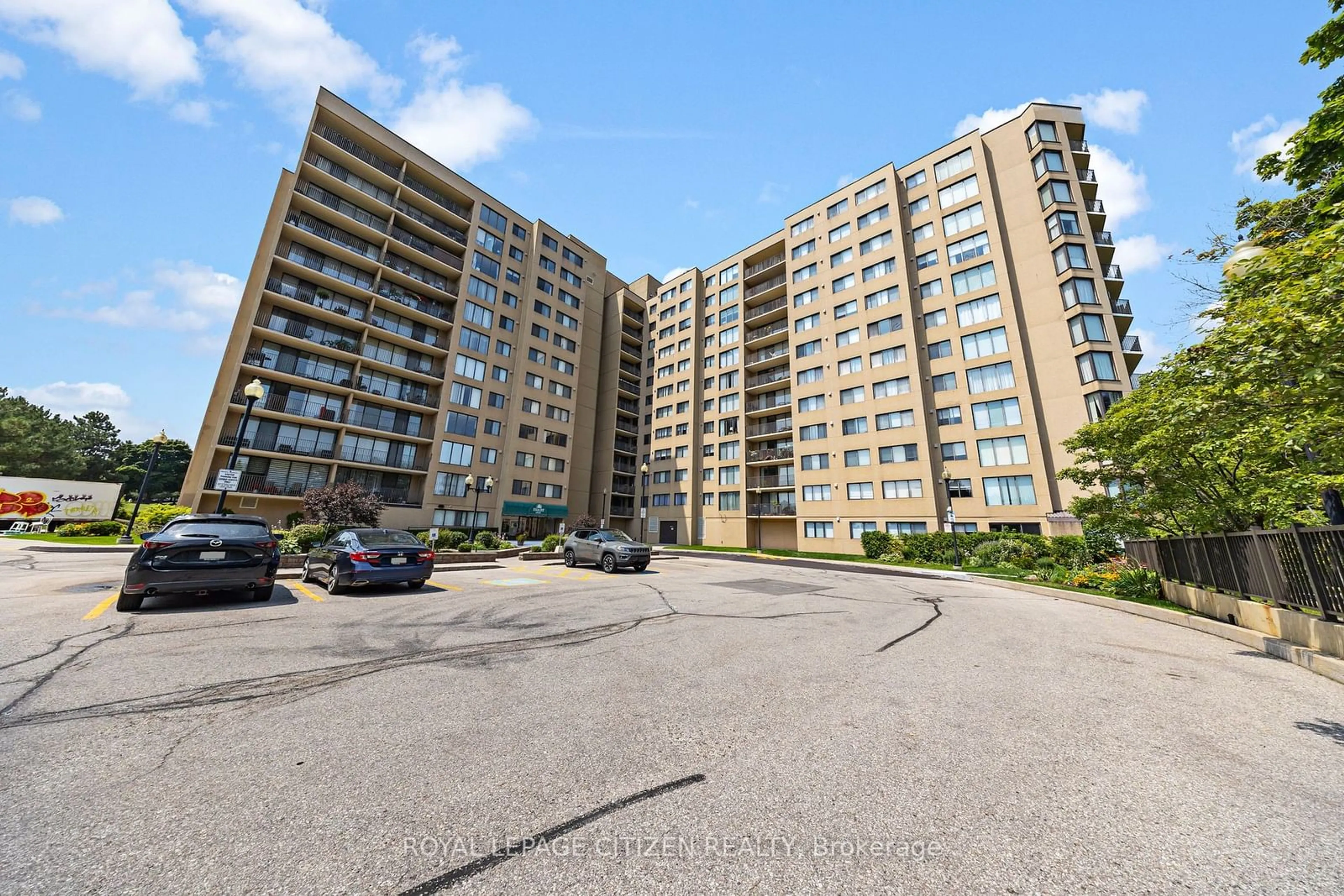 A pic from exterior of the house or condo for 6500 Montevideo Rd #812, Mississauga Ontario L5N 3T6