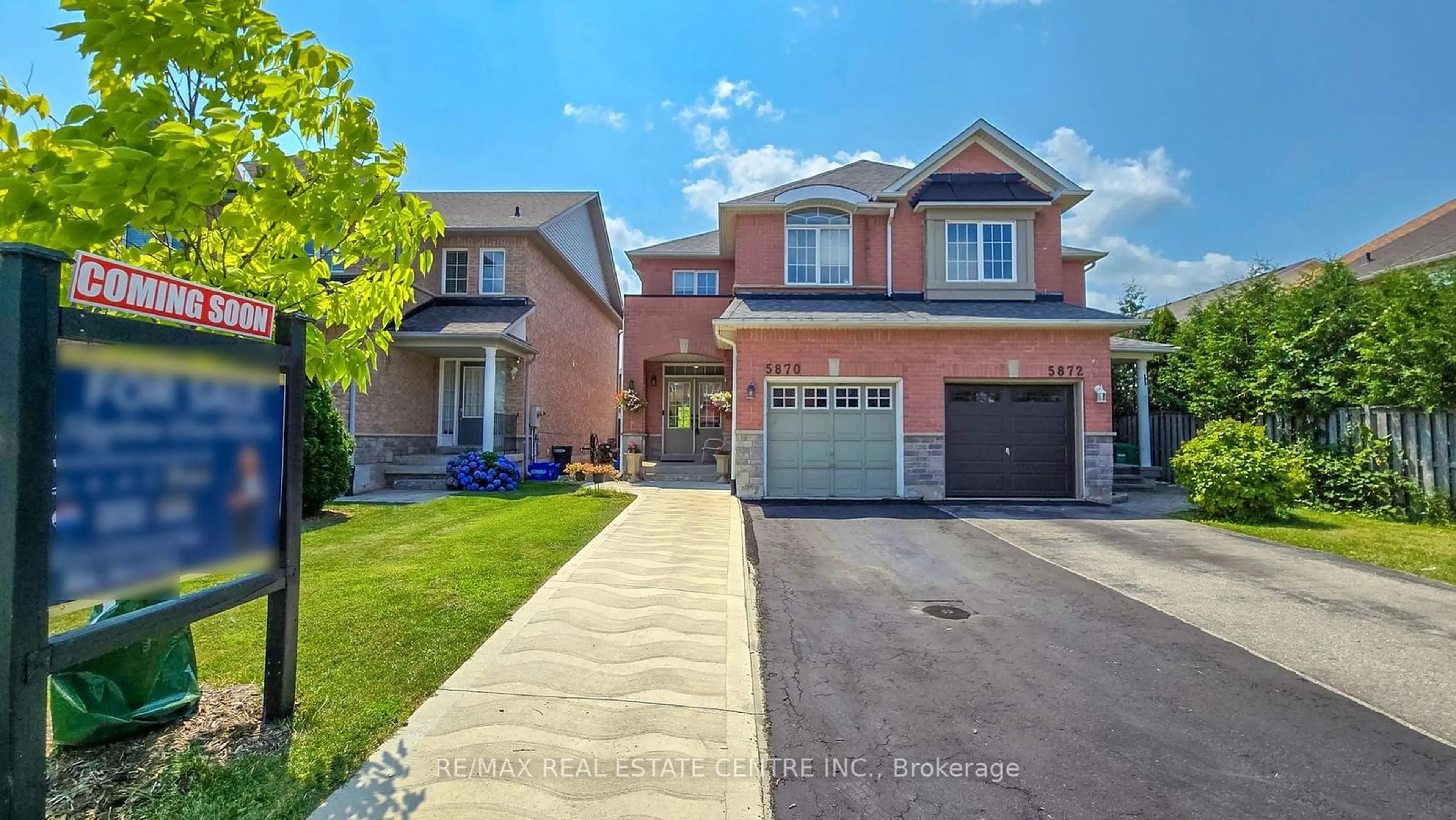 A pic from exterior of the house or condo for 5870 Questman Hllw, Mississauga Ontario L5M 6P3
