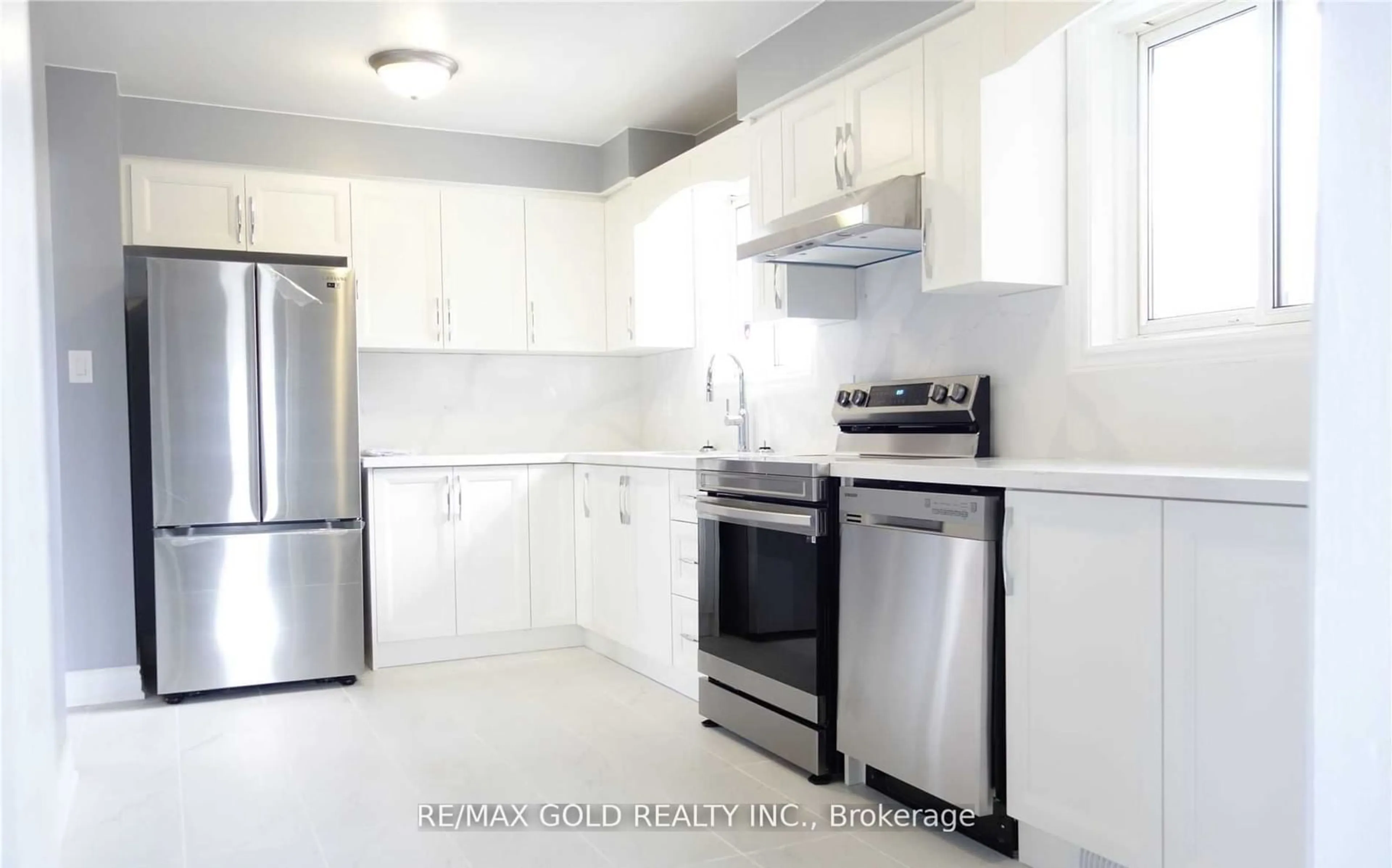 Standard kitchen for 126 Rutherford Rd, Brampton Ontario L6V 2J5