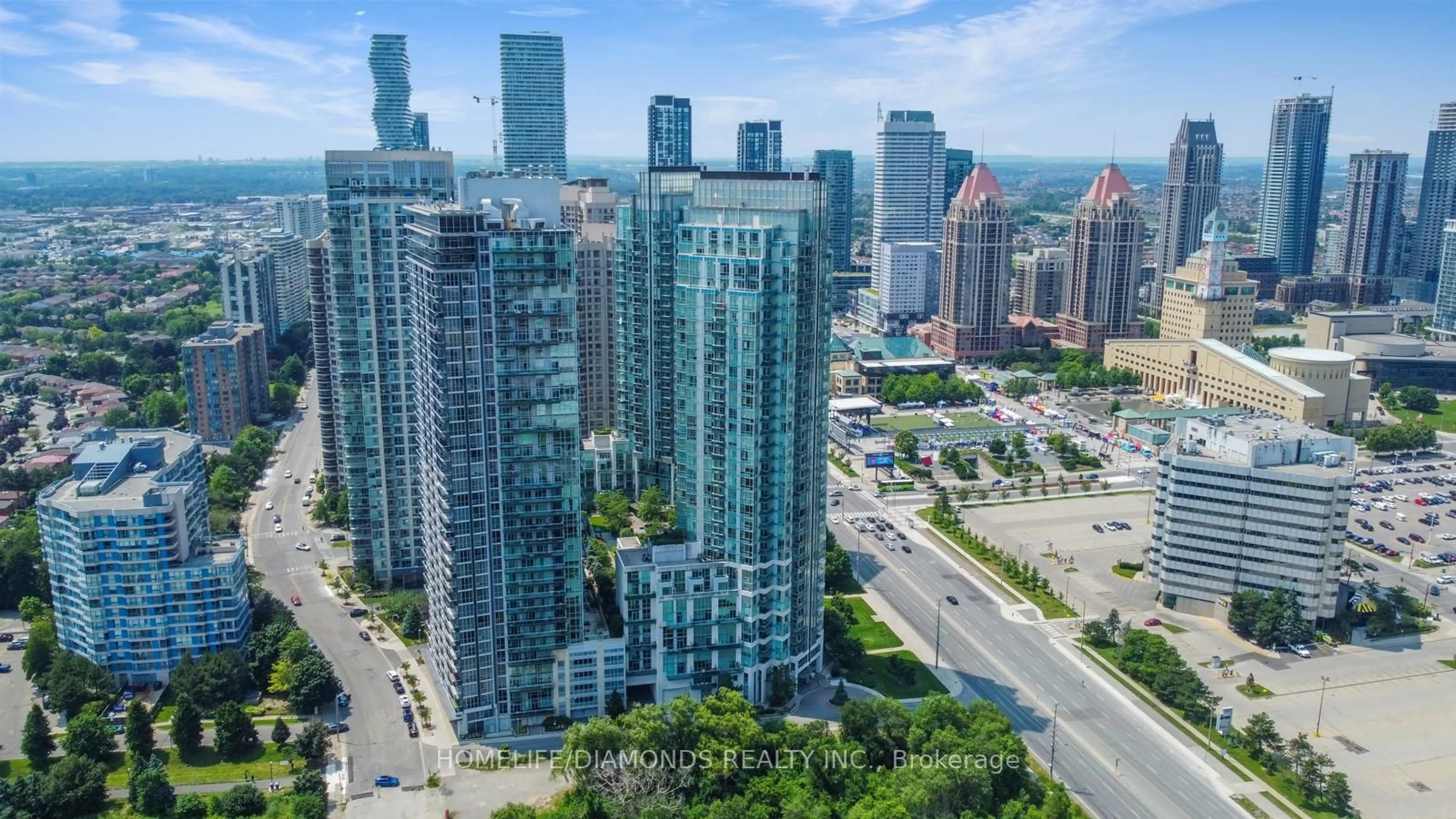 A pic from exterior of the house or condo, the view of city buildings for 220 BURNHAMTHORPE Rd #2202, Mississauga Ontario L5B 4N4